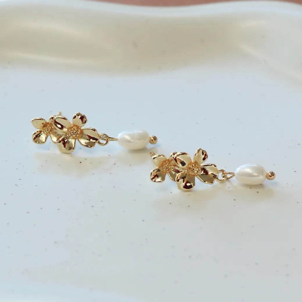 RIFLO FLOWERS + PEAR EARRINGS - GOLD