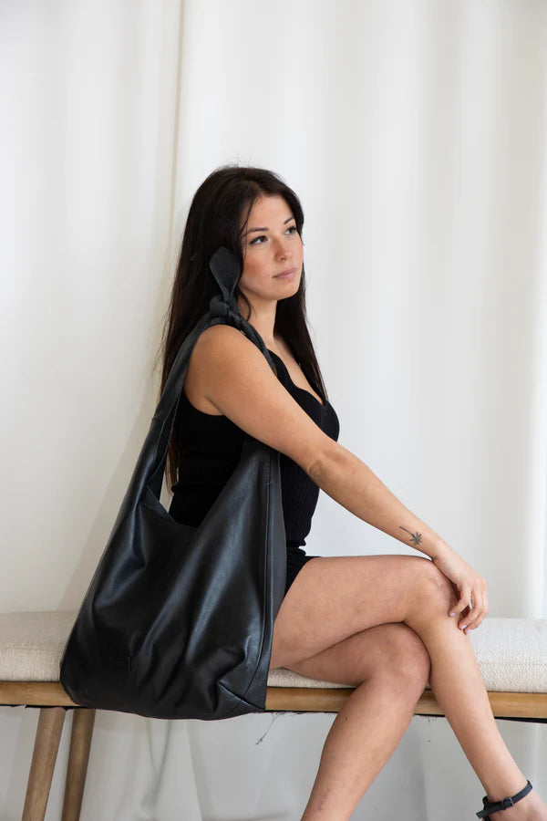 RISA KNOT TOTE - BLACK LEATHER