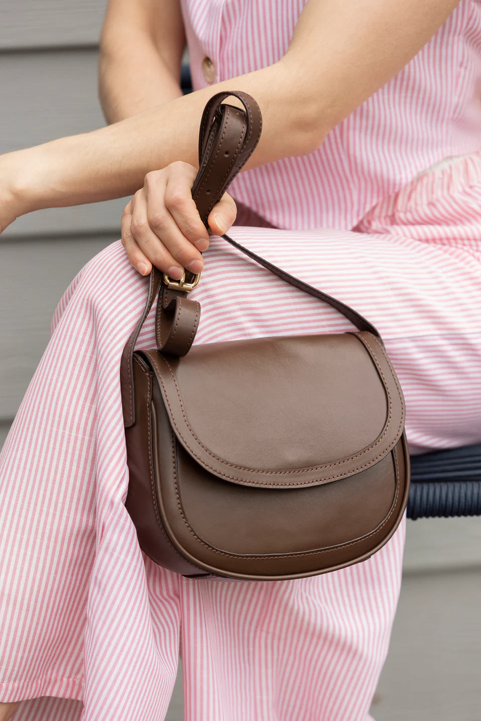 RISA JONES CROSSBODY BAG - BROWN