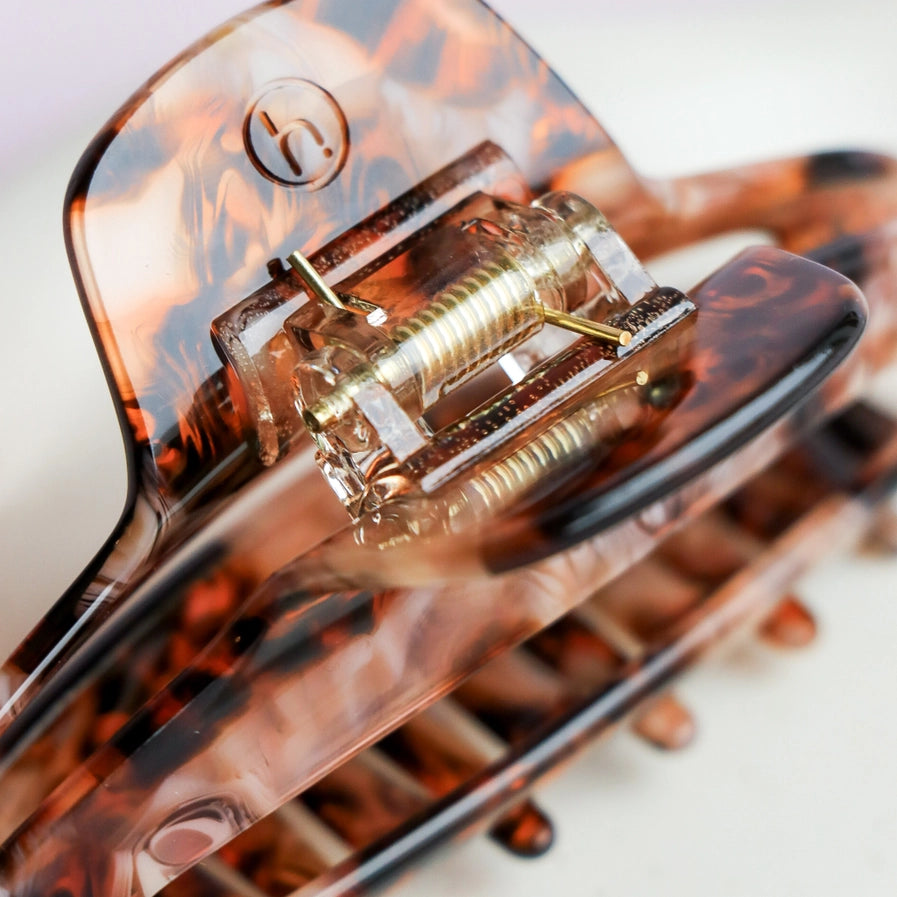 THE LYDIA CLAW CLIP - BROWN