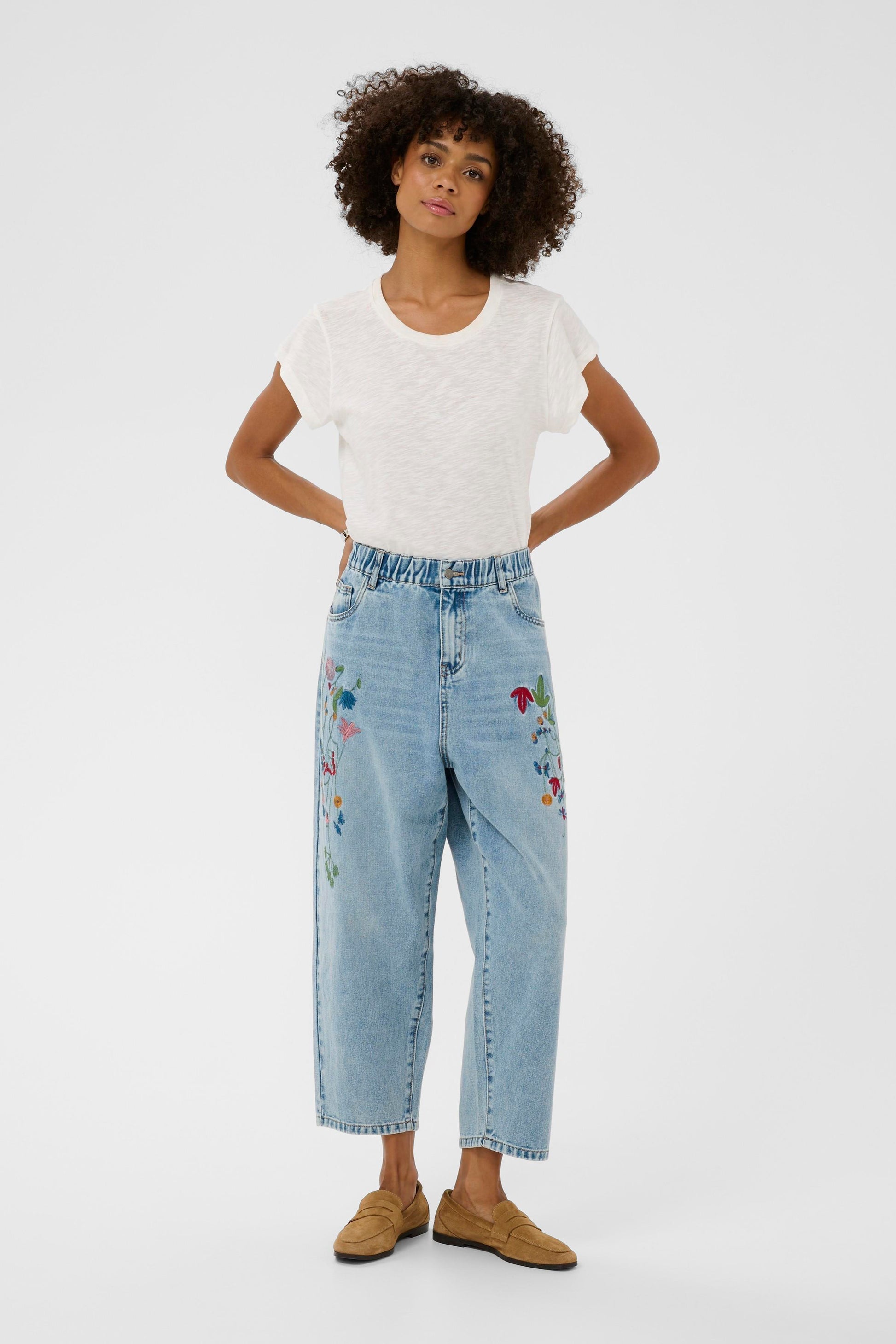 CULTURE TIALA EMBROIDERED JEANS - LIGHT BLUE WASH