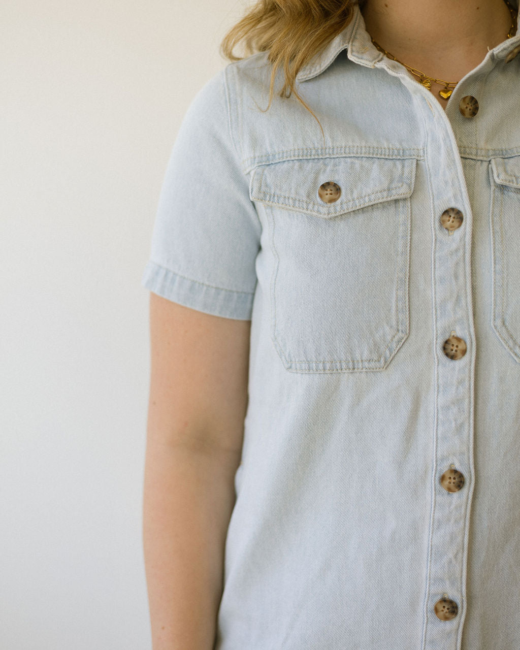 VELVET HEART MANDI SHORT SLEEVE DENIM DRESS - LIGHT DENIM