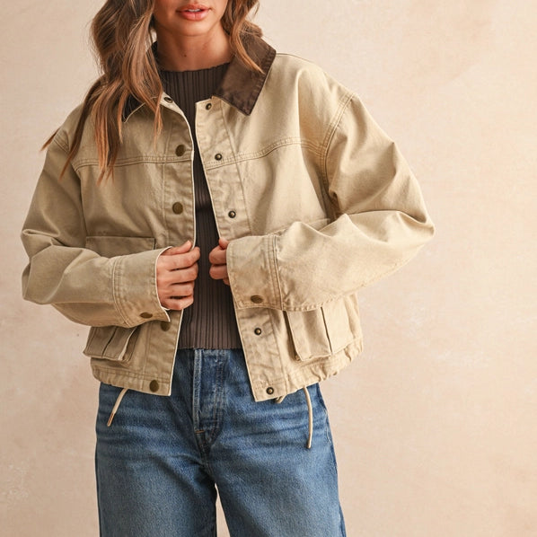 THE CROPPED UTILITY JACKET - BEIGE