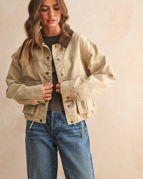 THE CROPPED UTILITY JACKET - BEIGE
