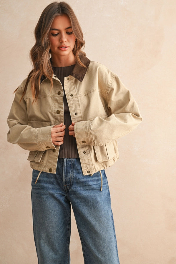 THE CROPPED UTILITY JACKET - BEIGE