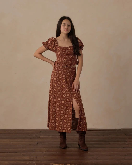 RYLEE + CRU TEEN MIDI SKIRT - BRICK DAISIES