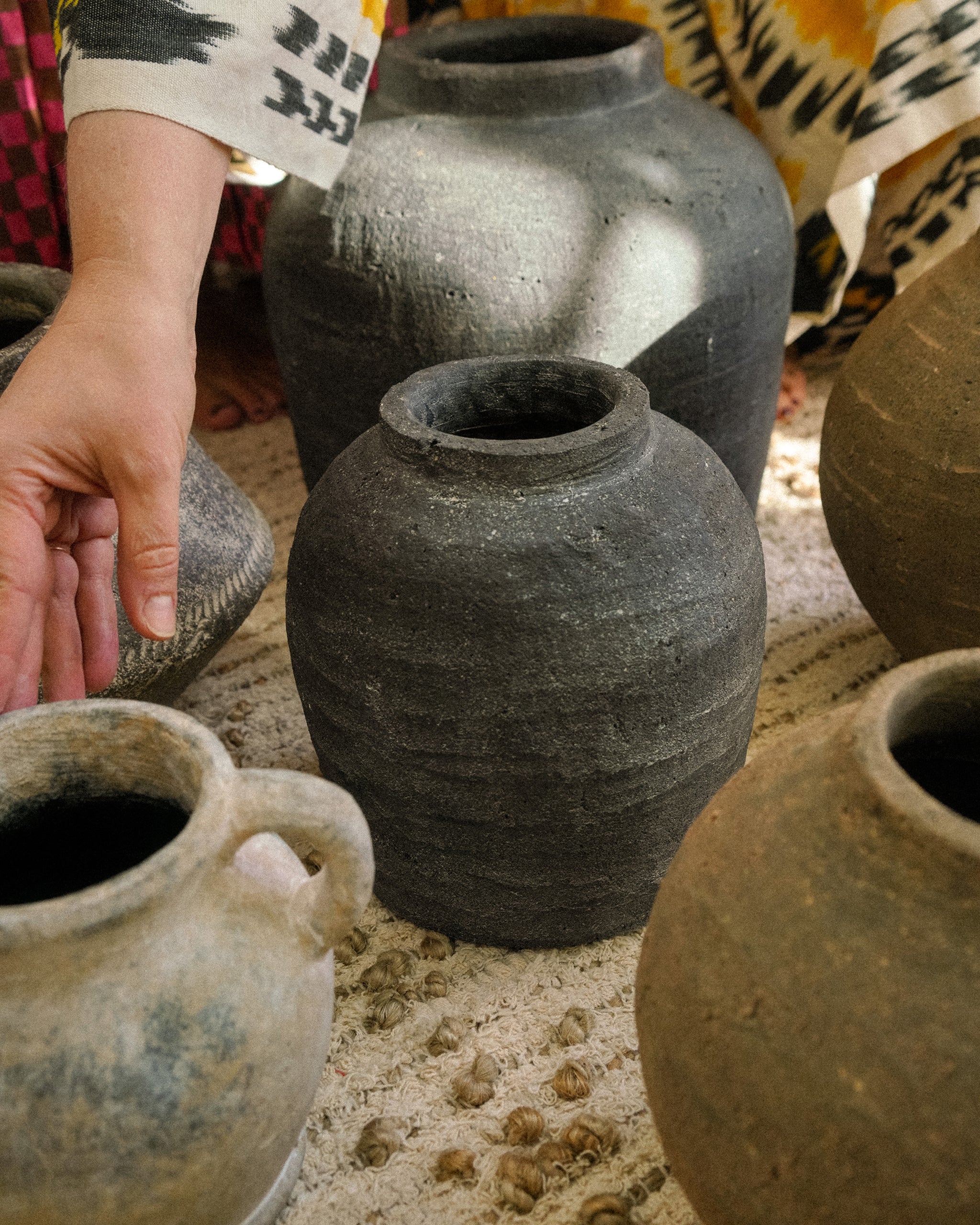 VOLOS TERRACOTTA VASE S - BLACK