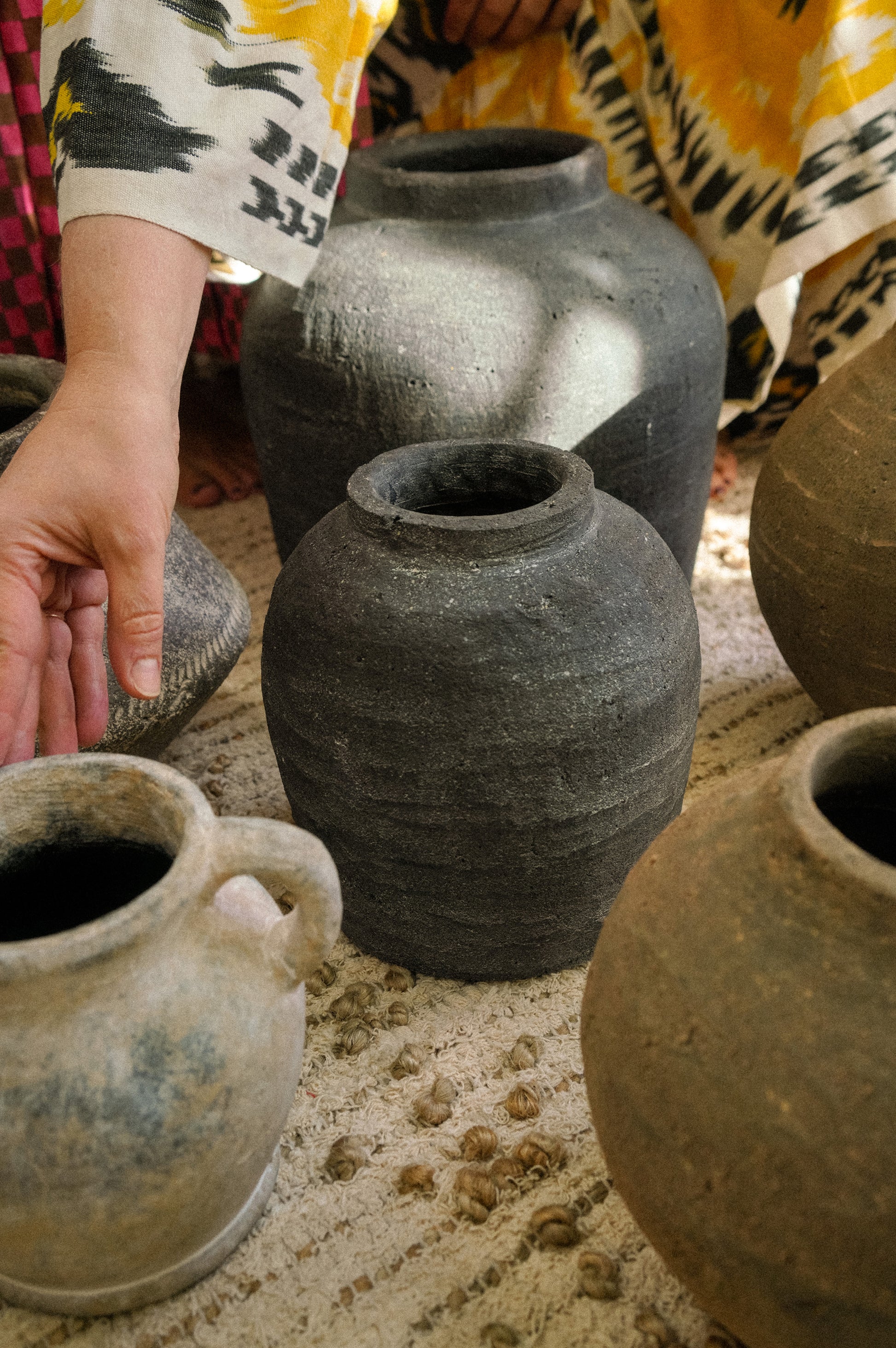 VOLOS TERRACOTTA VASE S - BLACK