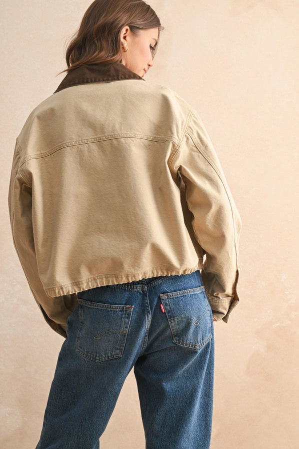 THE CROPPED UTILITY JACKET - BEIGE