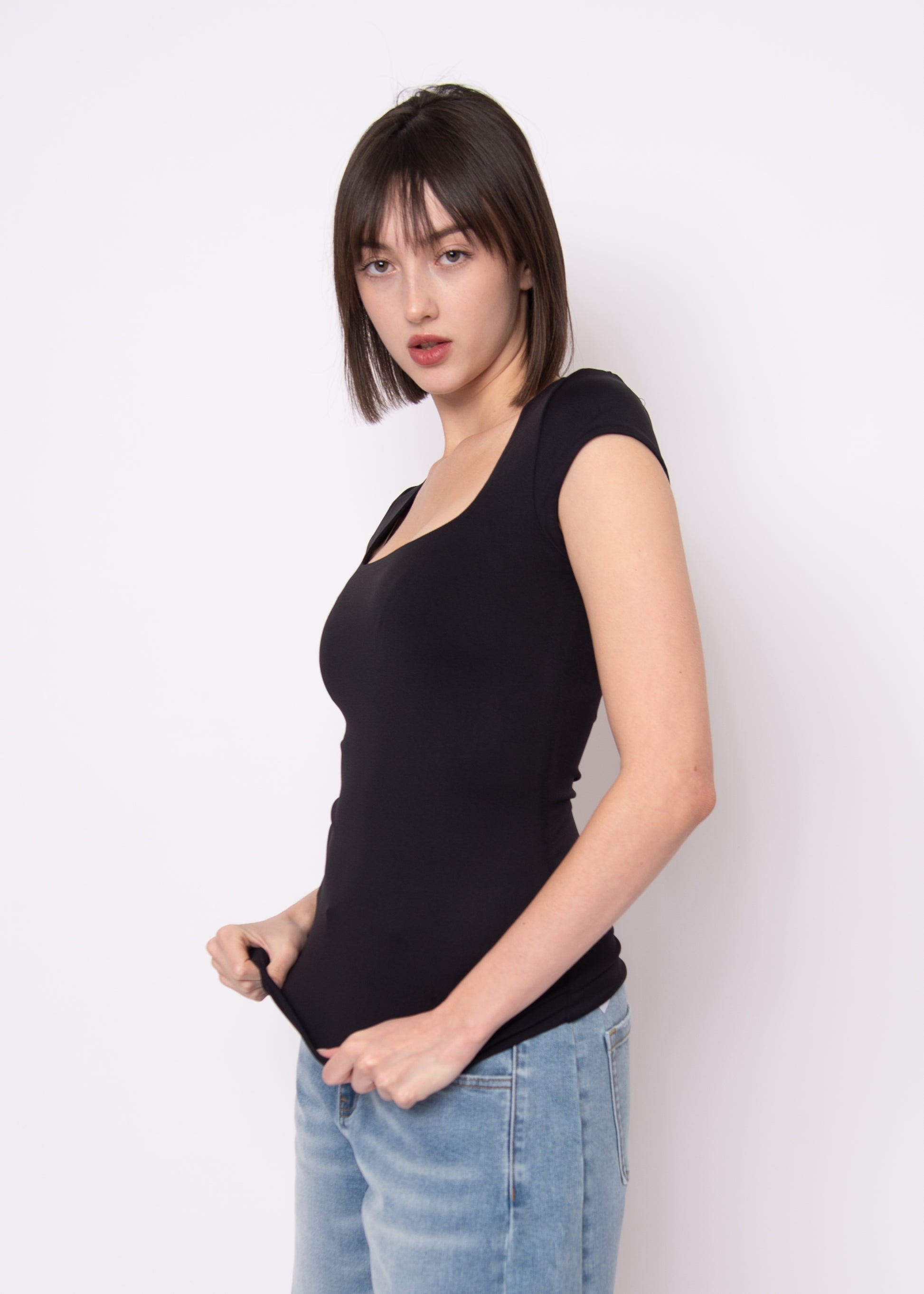TIARA CAP SLEEVE TOP - BLACK