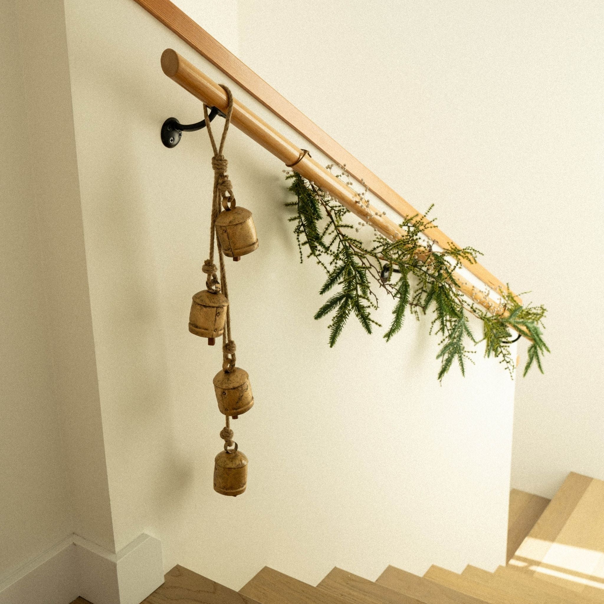 RUSTIC BELL CASCADE  - BRASS
