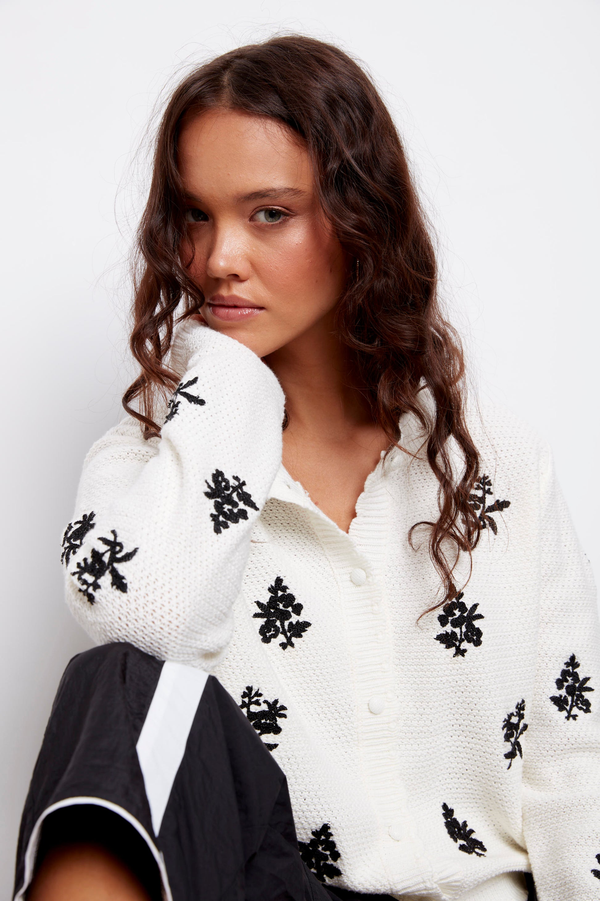 REEN LONG SLEEVE CREW NECK CARDIGAN - IVORY