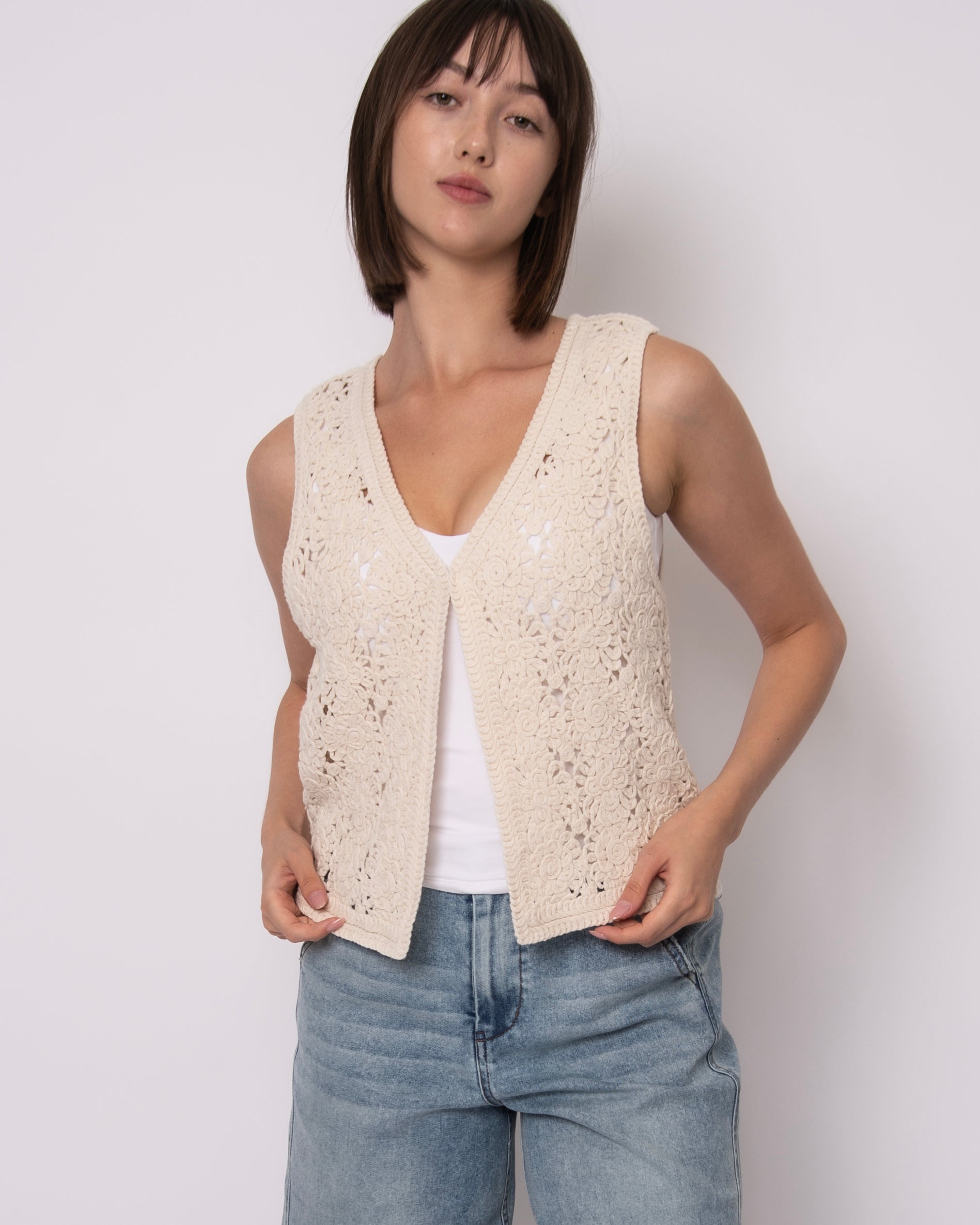 SLOANE SLEEVELESS V-NECK CARDIGAN - BONE