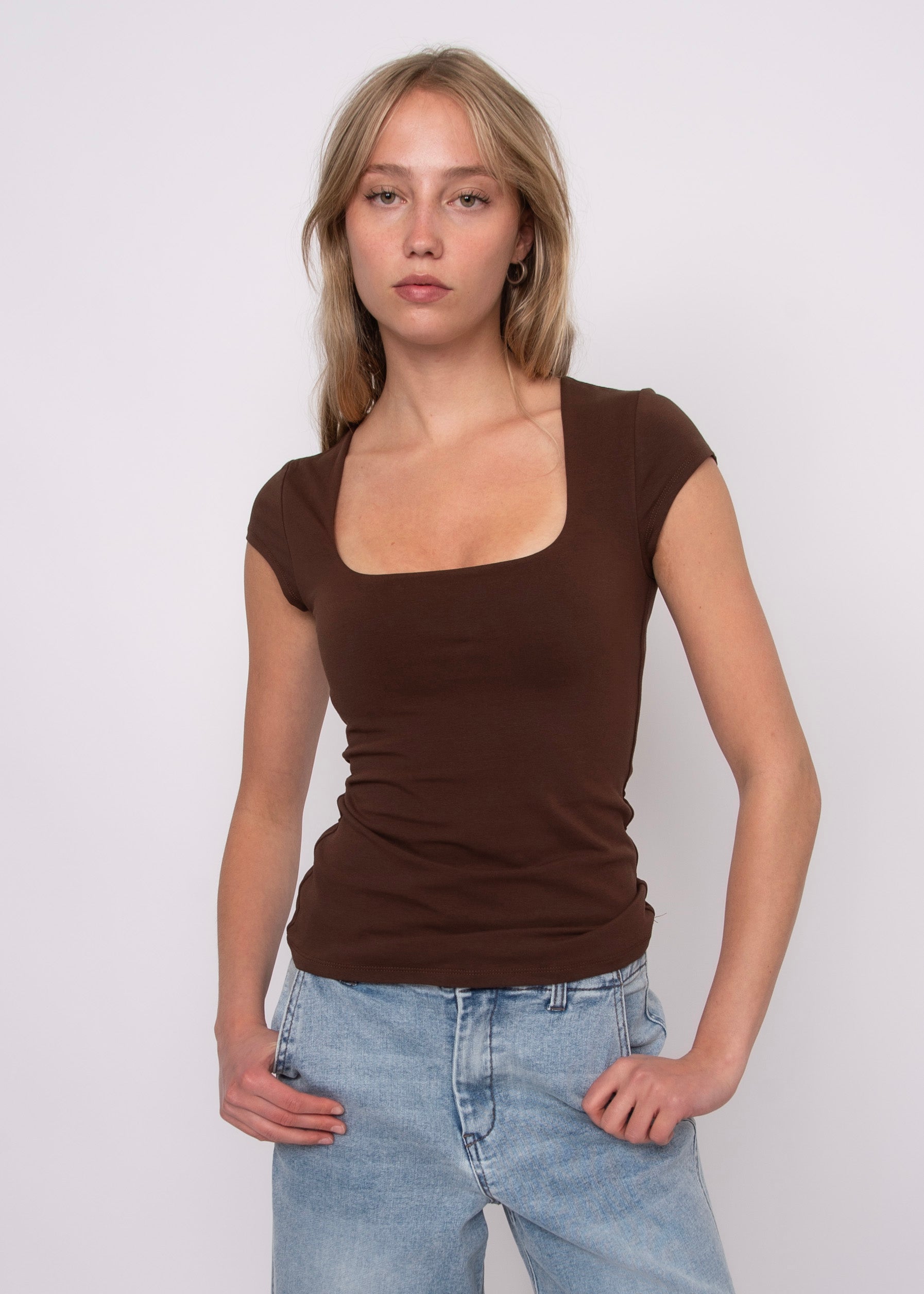 COTTON CORE SHAYLA CAP SLEEVE TEE - MOCHA