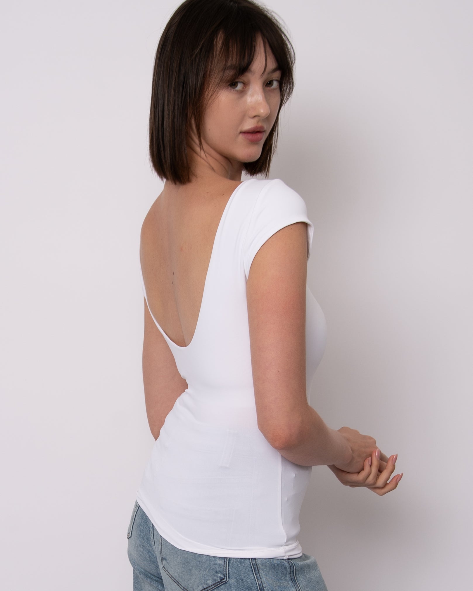 BRIDA LOW BACK TEE - WHITE