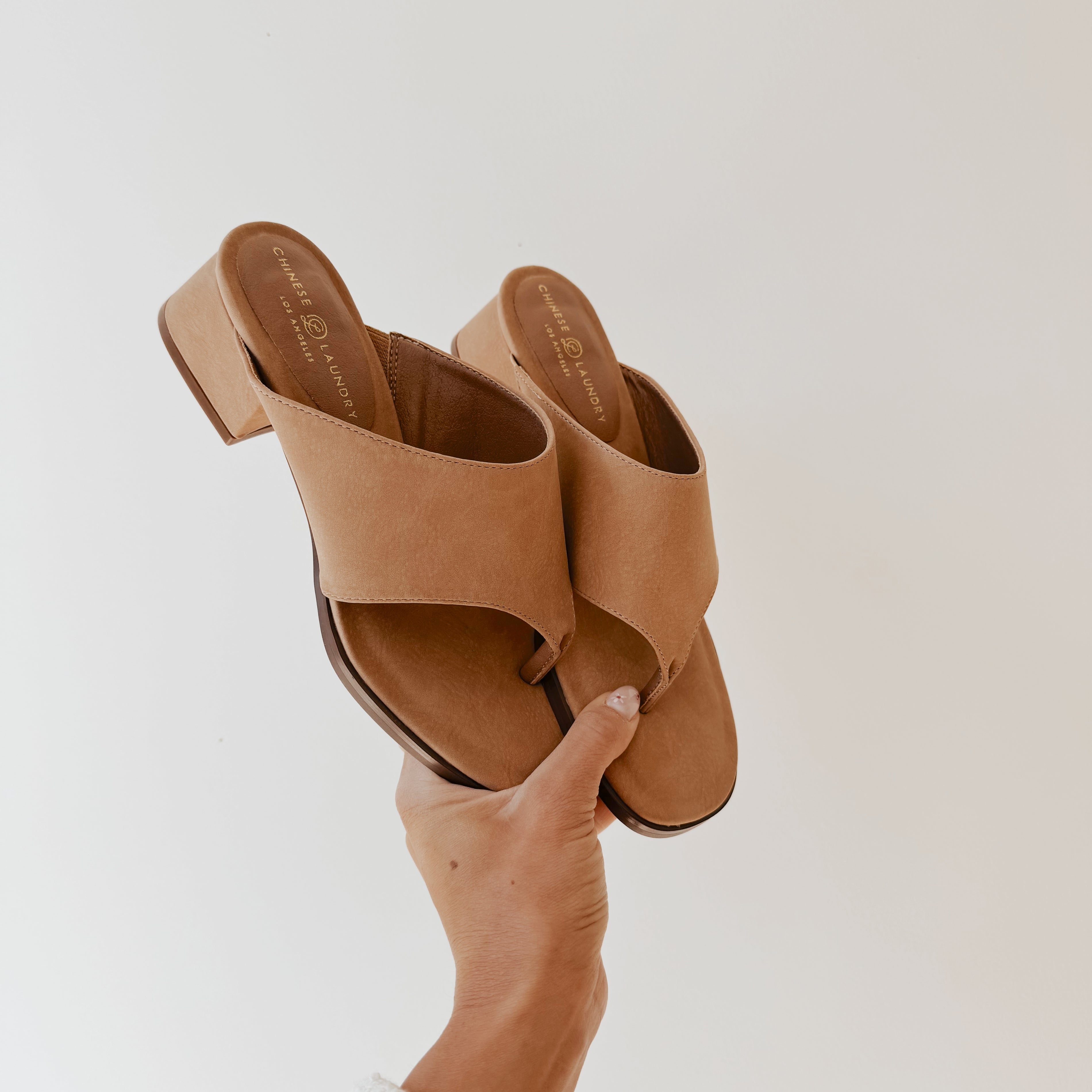 CHINESE LAUNDRY GIANNA TOE SANDAL - NATURAL NUBUCK