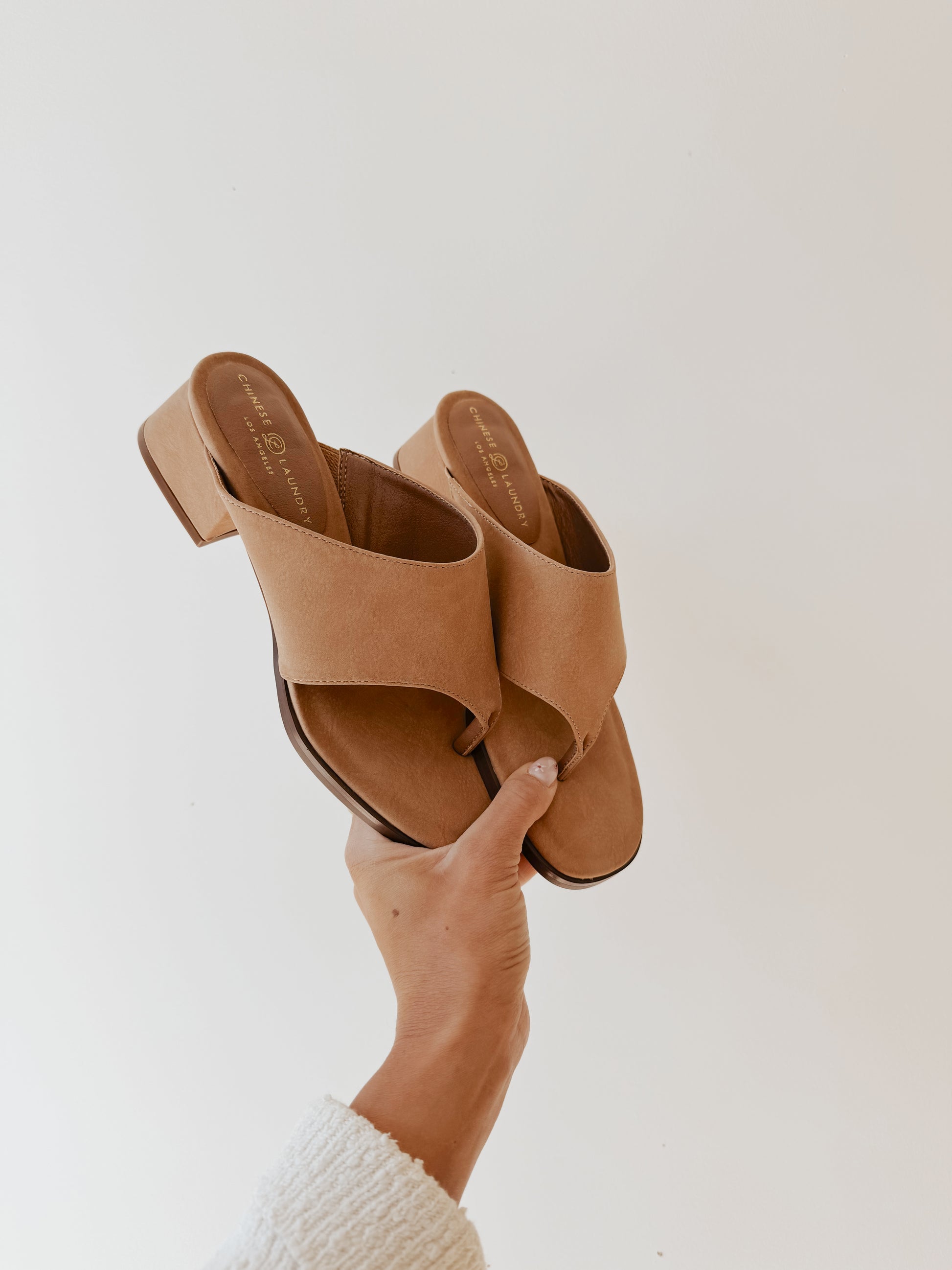 CHINESE LAUNDRY GIANNA TOE SANDAL - NATURAL NUBUCK