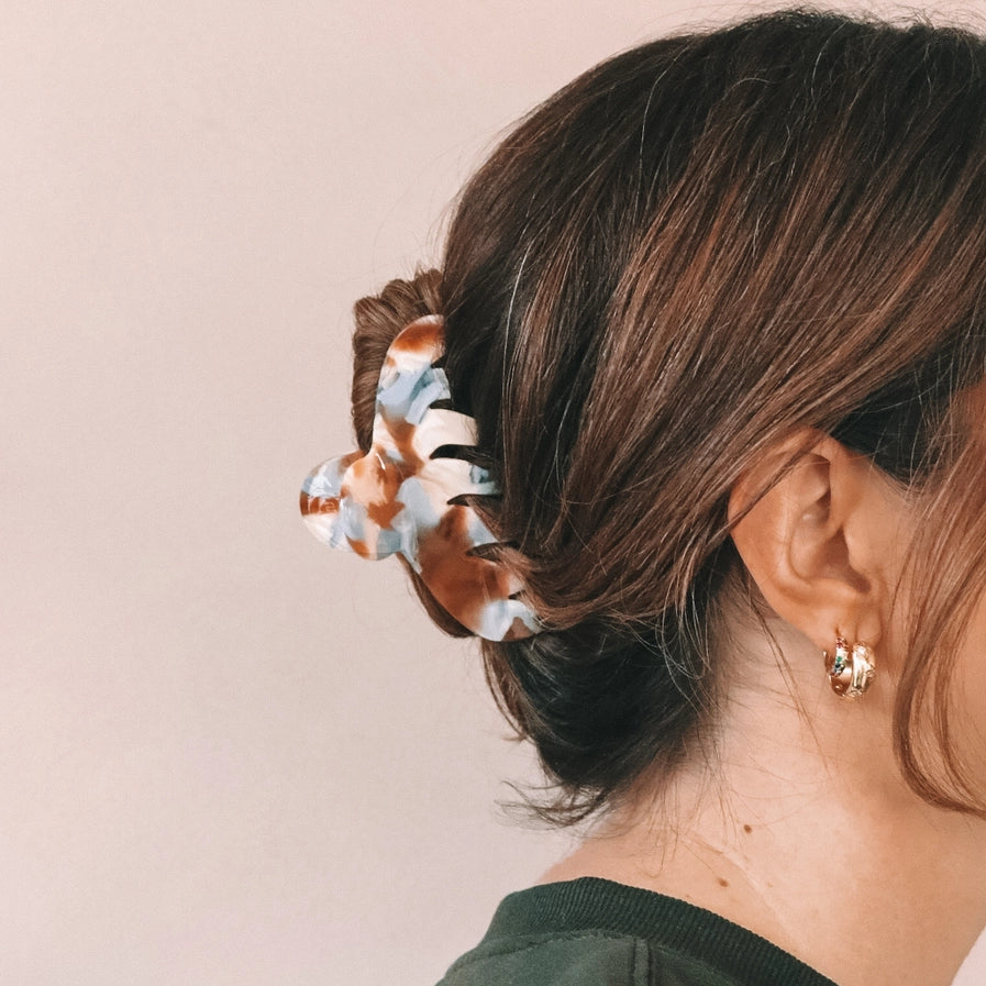 THE AGATHA CLAW CLIP - BLUE GREY MULTI