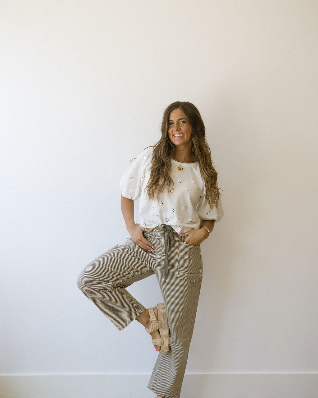 STRIPED PRINTED BARREL JEANS - OLIVE