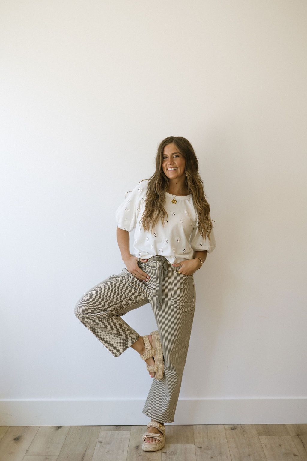 STRIPED PRINTED BARREL JEANS - OLIVE