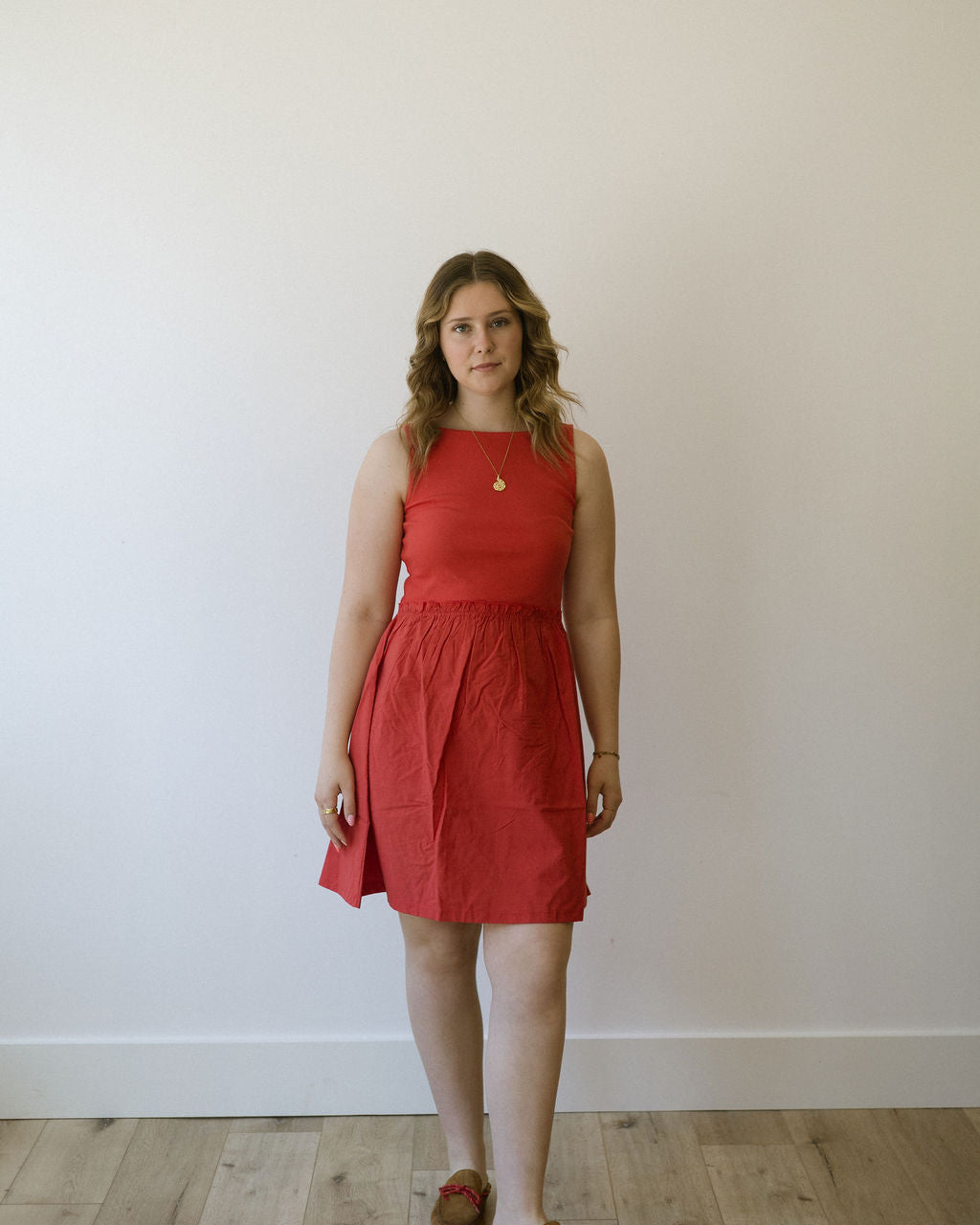 VM TINNA BOAT NECK DRESS - POINSETTIA