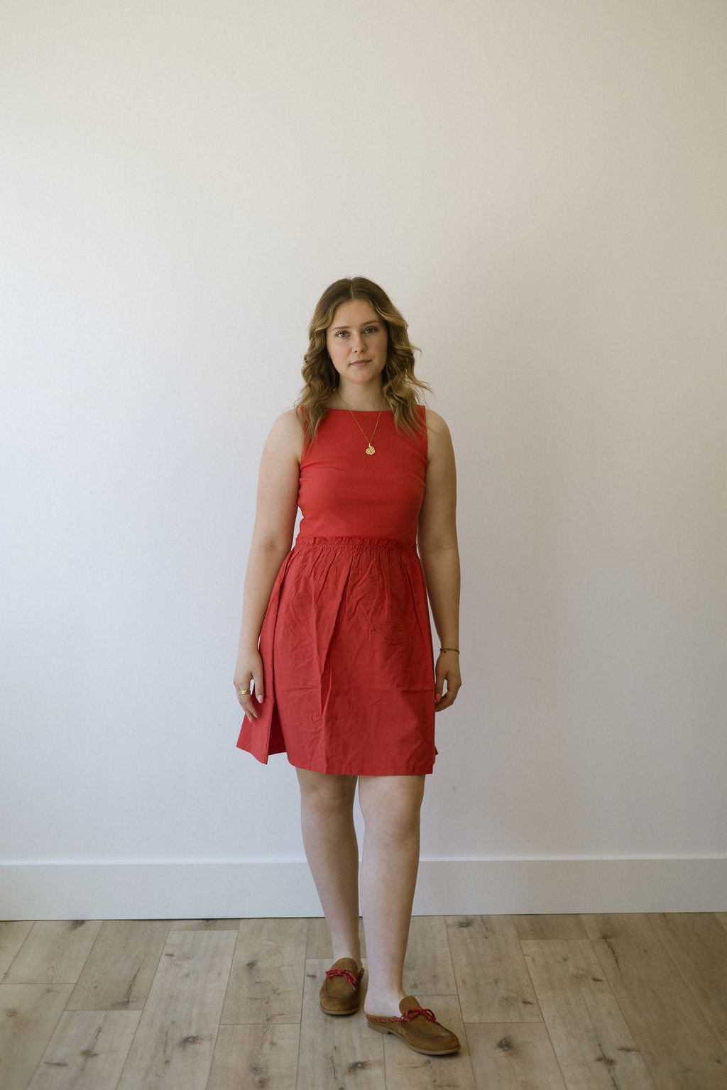 VM TINNA BOAT NECK DRESS - POINSETTIA