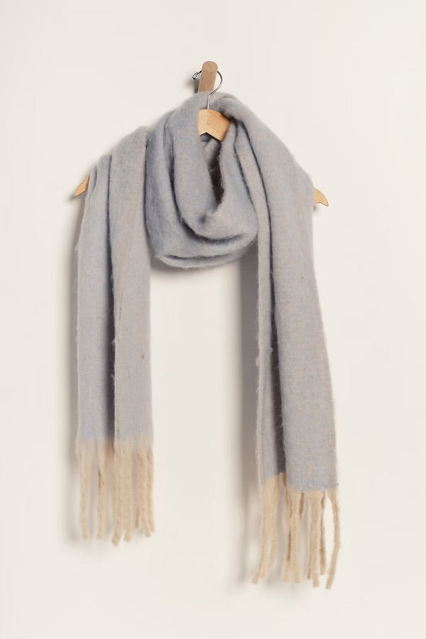 FREE PEOPLE WINTER CHILLS BLANKET SCARF - BLUE