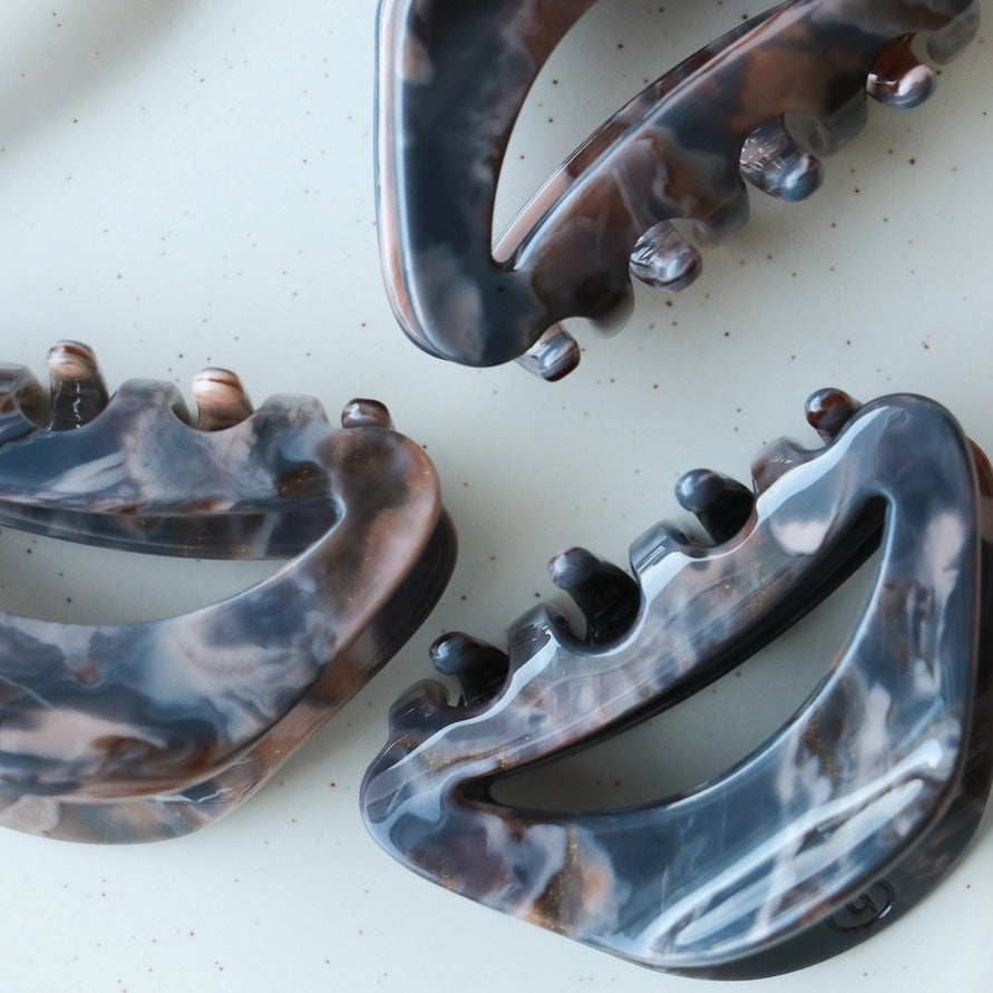 THE FLAVIA CLAW CLIP - GREY MULTI