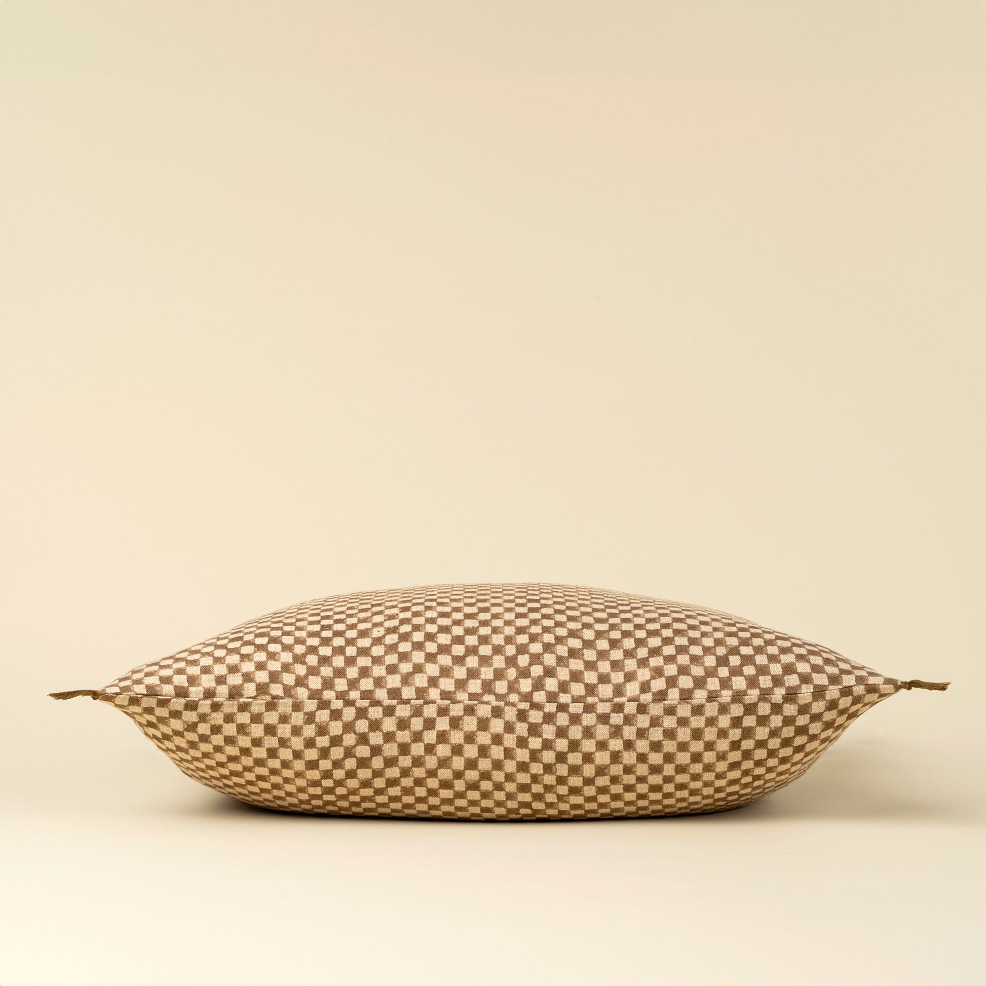 16 X 24 BLOCK PRINT CHECK PILLOW - BROWN