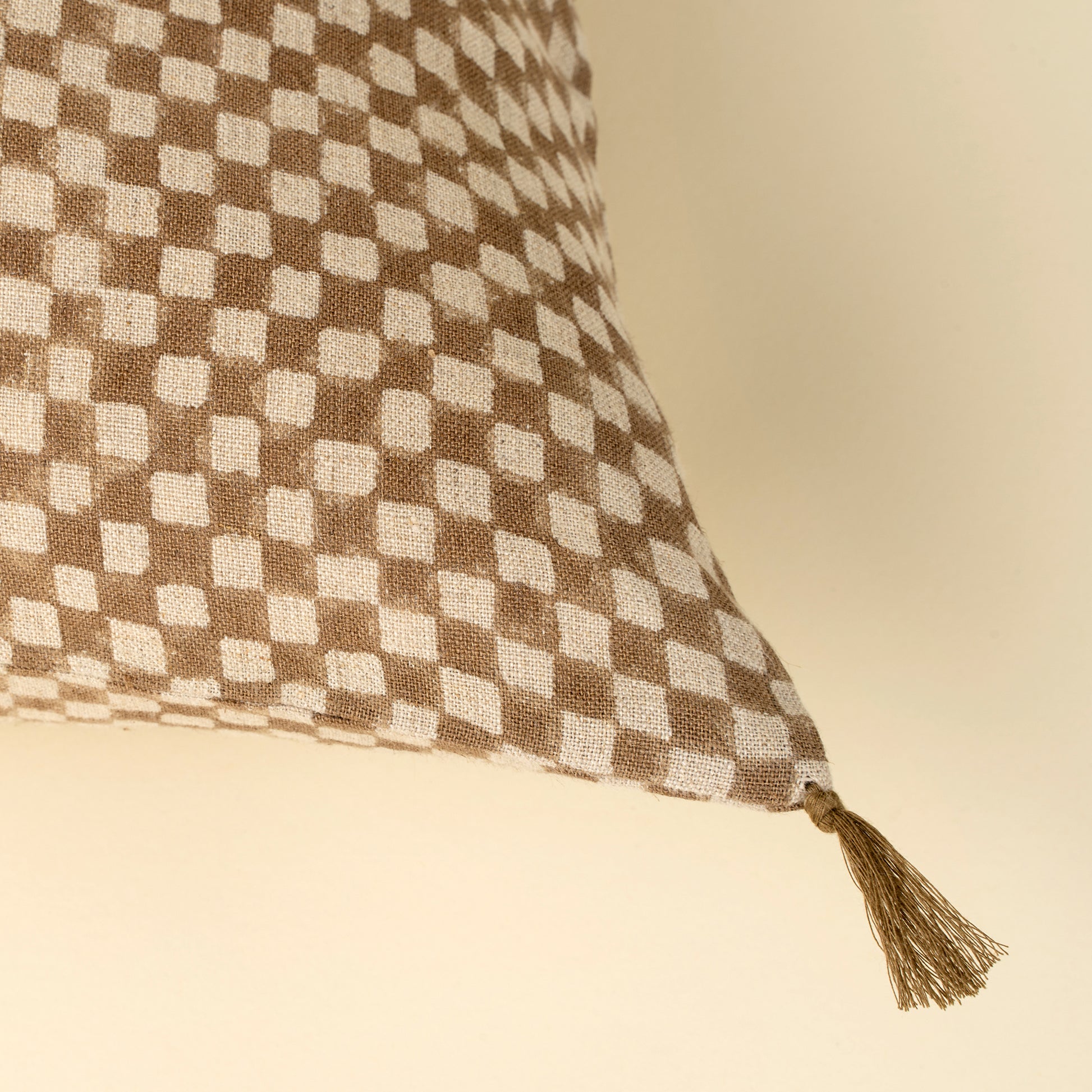 16 X 24 BLOCK PRINT CHECK PILLOW - BROWN