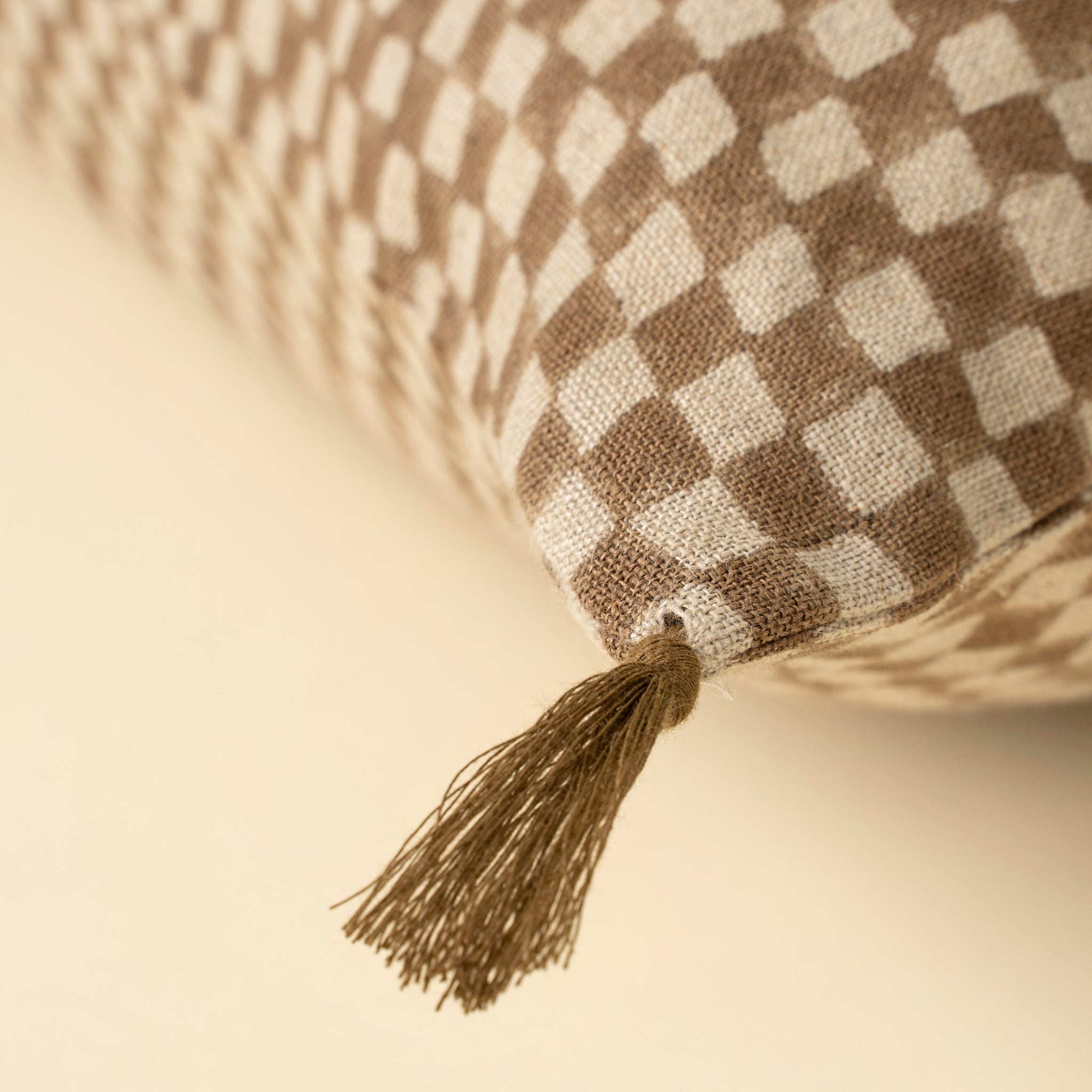 16 X 24 BLOCK PRINT CHECK PILLOW - BROWN