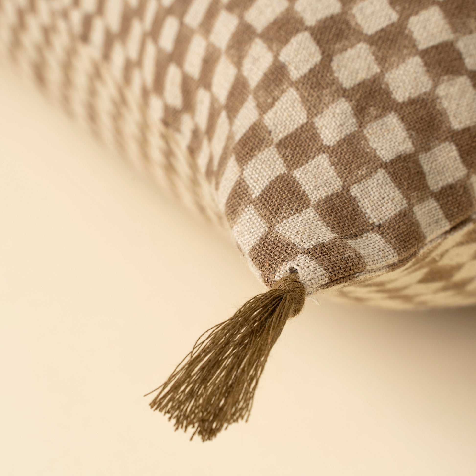 16 X 24 BLOCK PRINT CHECK PILLOW - BROWN
