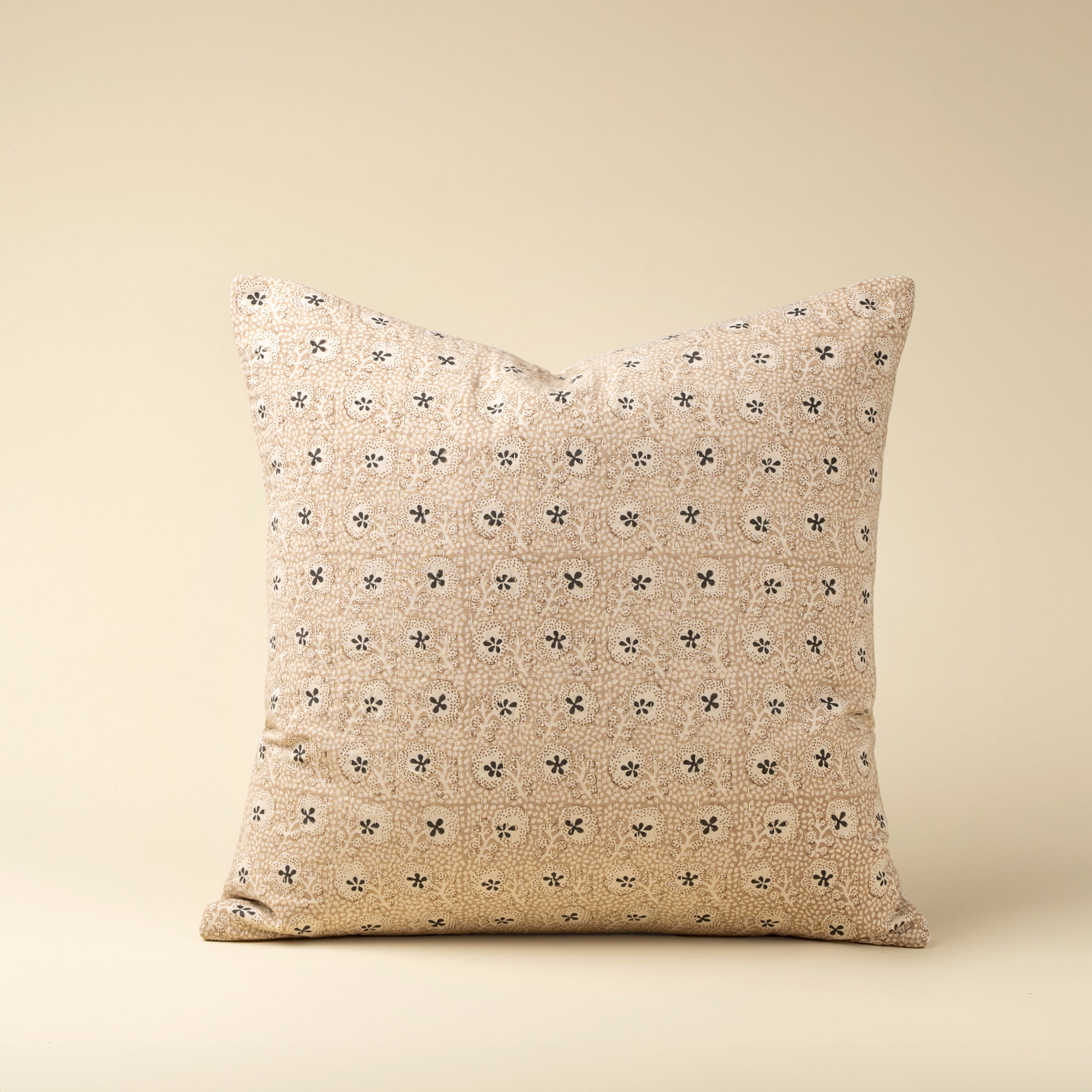 20 X 20 CLOVER BLOCK PRINT PILLOW - BEIGE