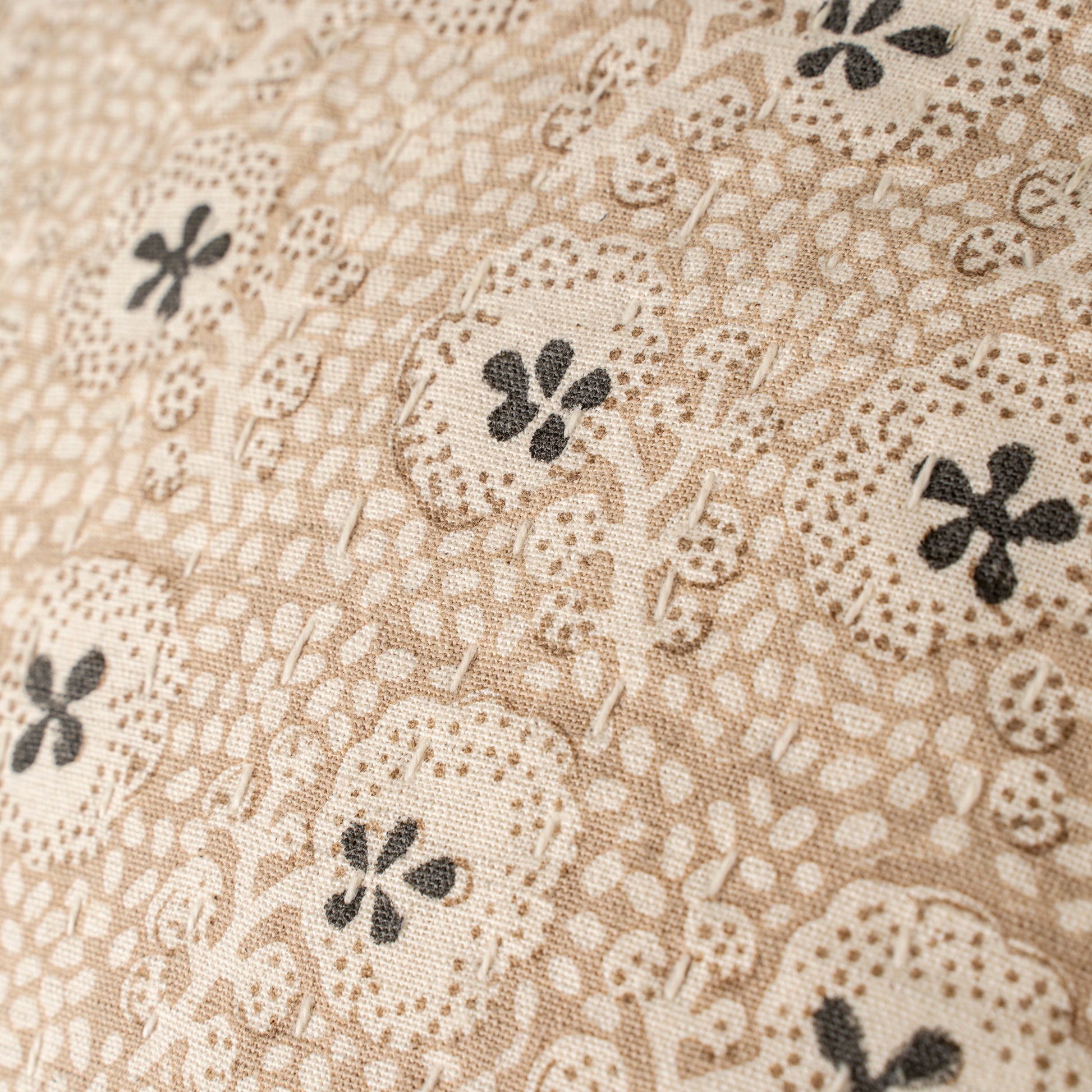20 X 20 CLOVER BLOCK PRINT PILLOW - BEIGE