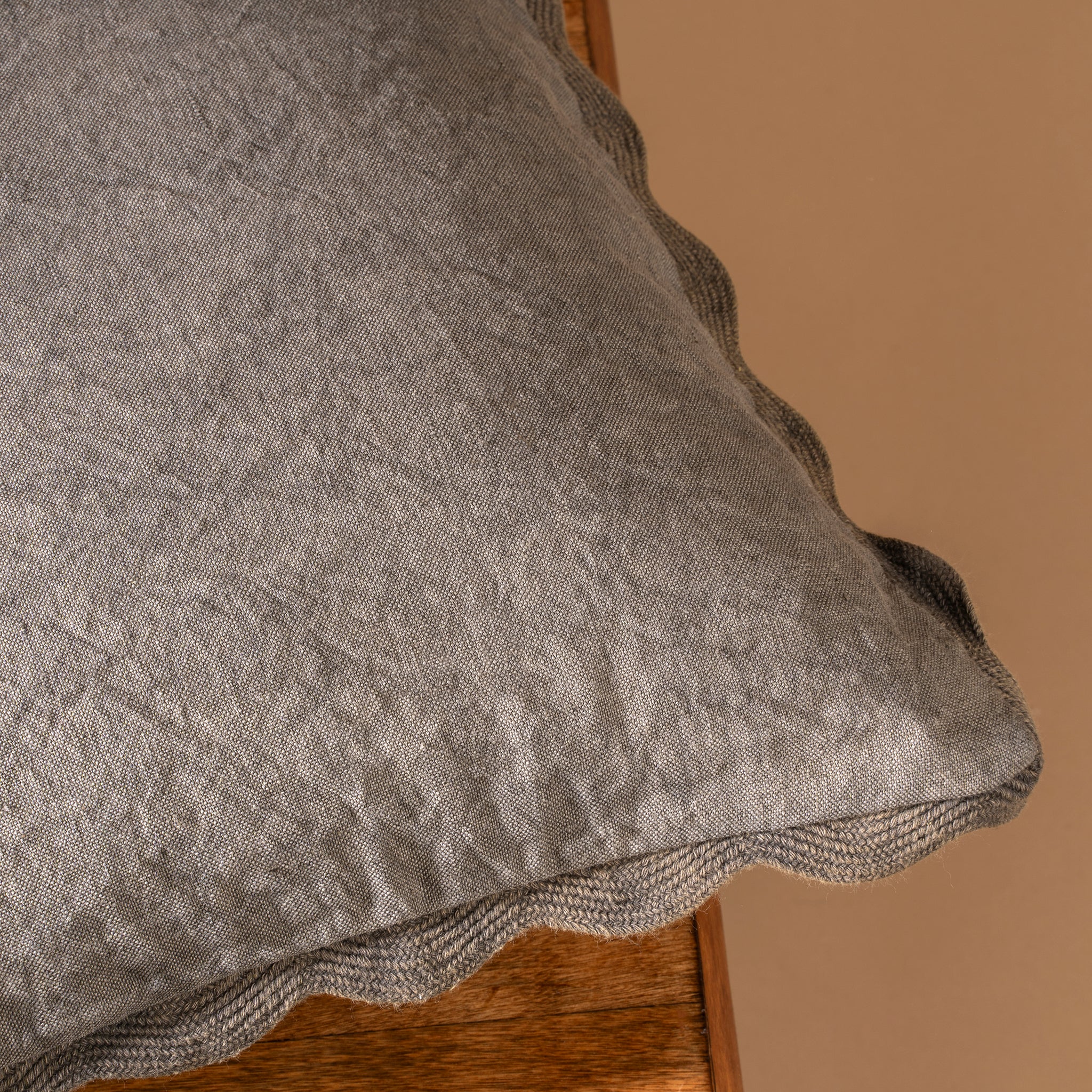 20 X 20 SCALLOPED EDGE PILLOW
