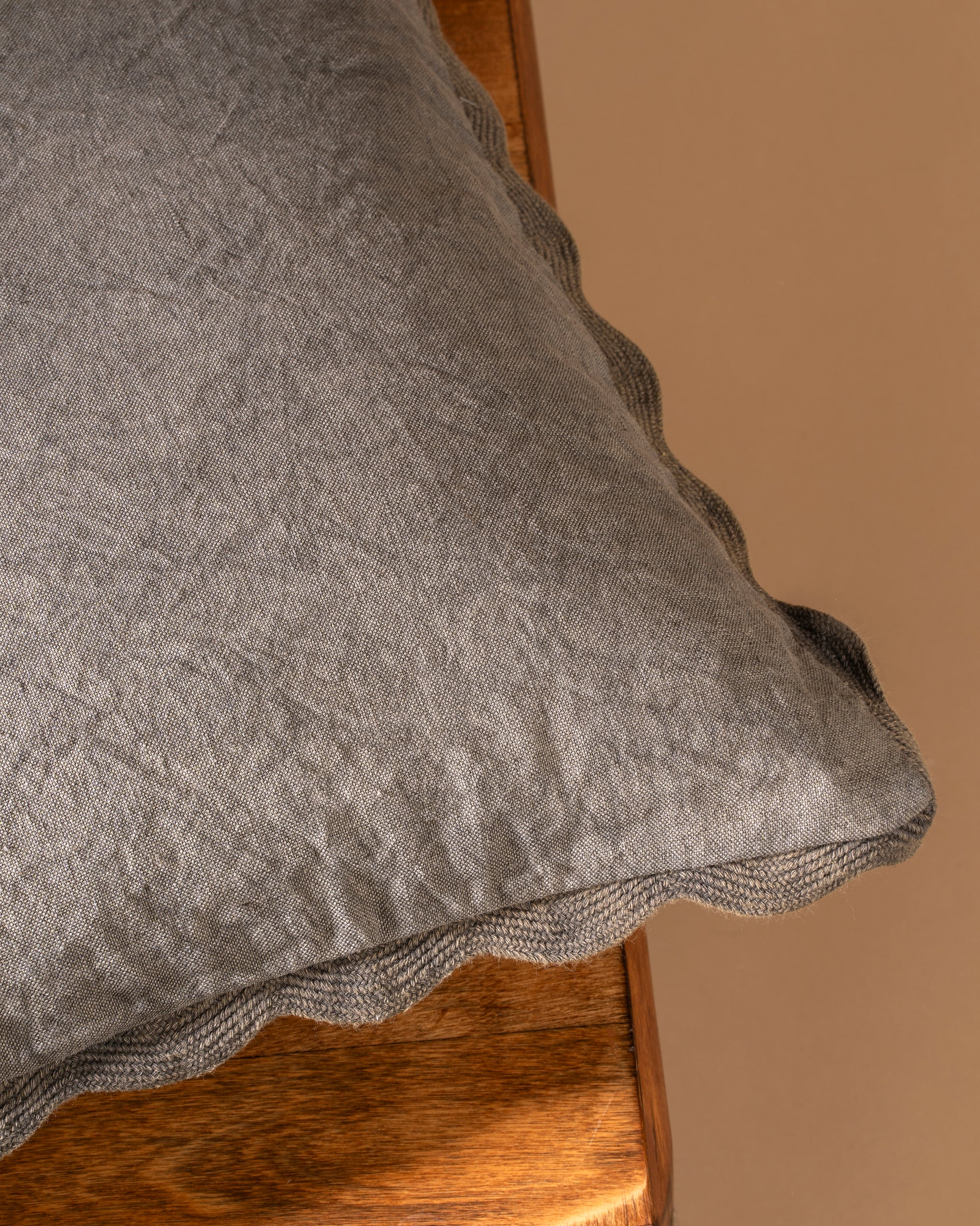20 X 20 SCALLOPED EDGE PILLOW