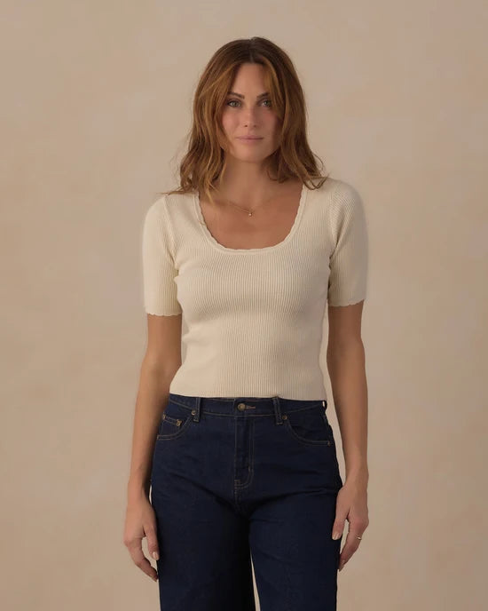 RYLEE + CRU SCALLOP TEE - NATURAL