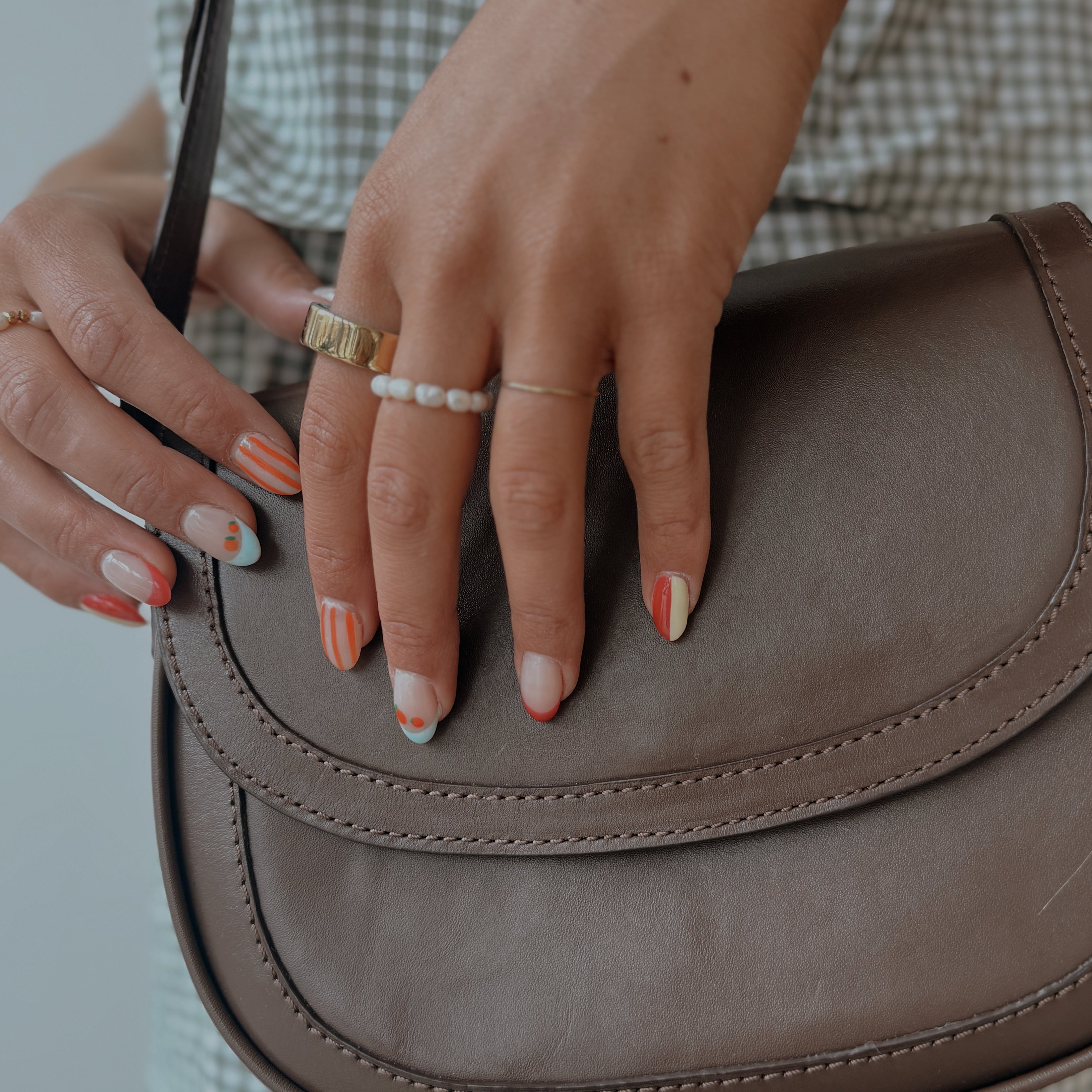 RISA JONES CROSSBODY BAG - BROWN