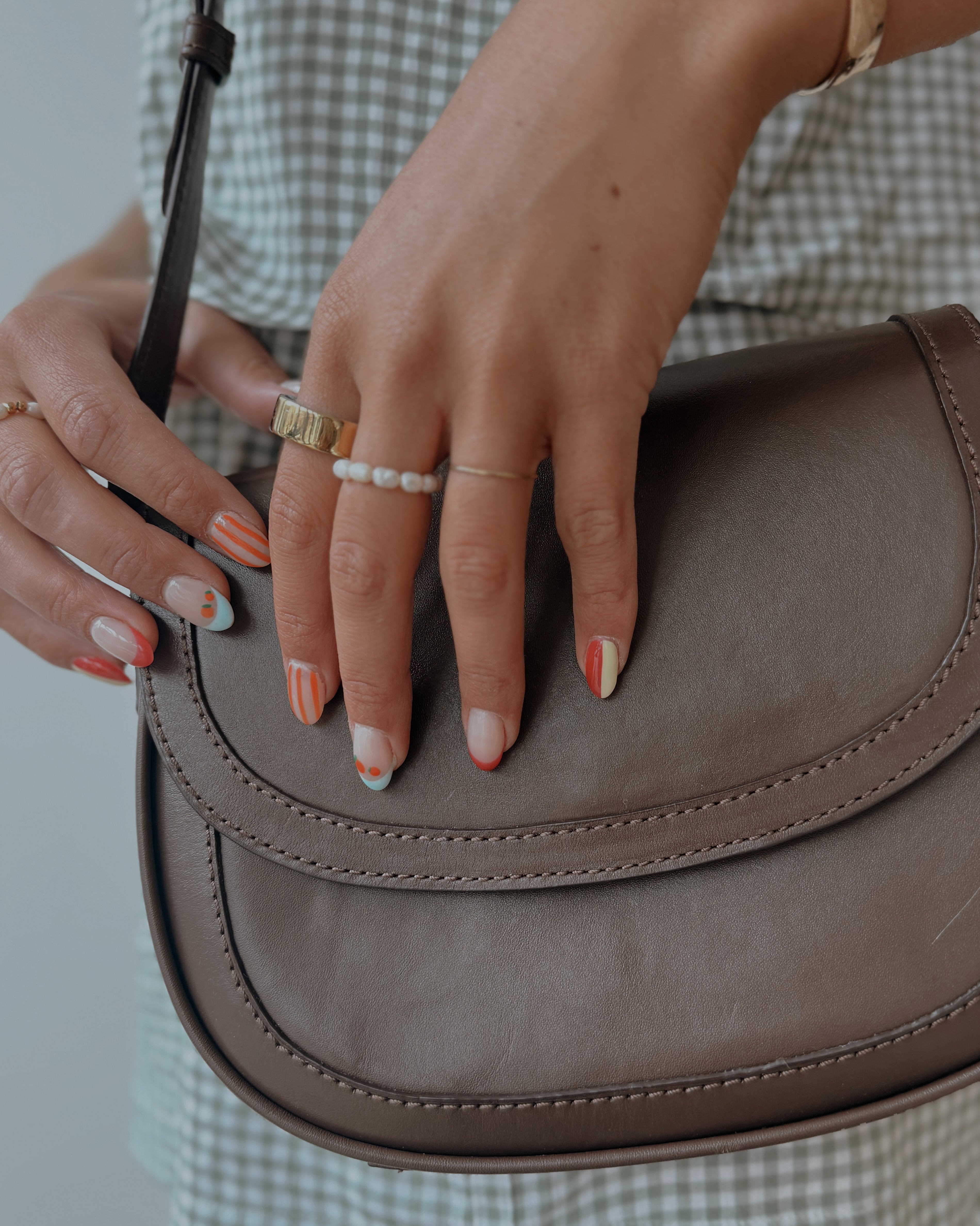 RISA JONES CROSSBODY BAG - BROWN