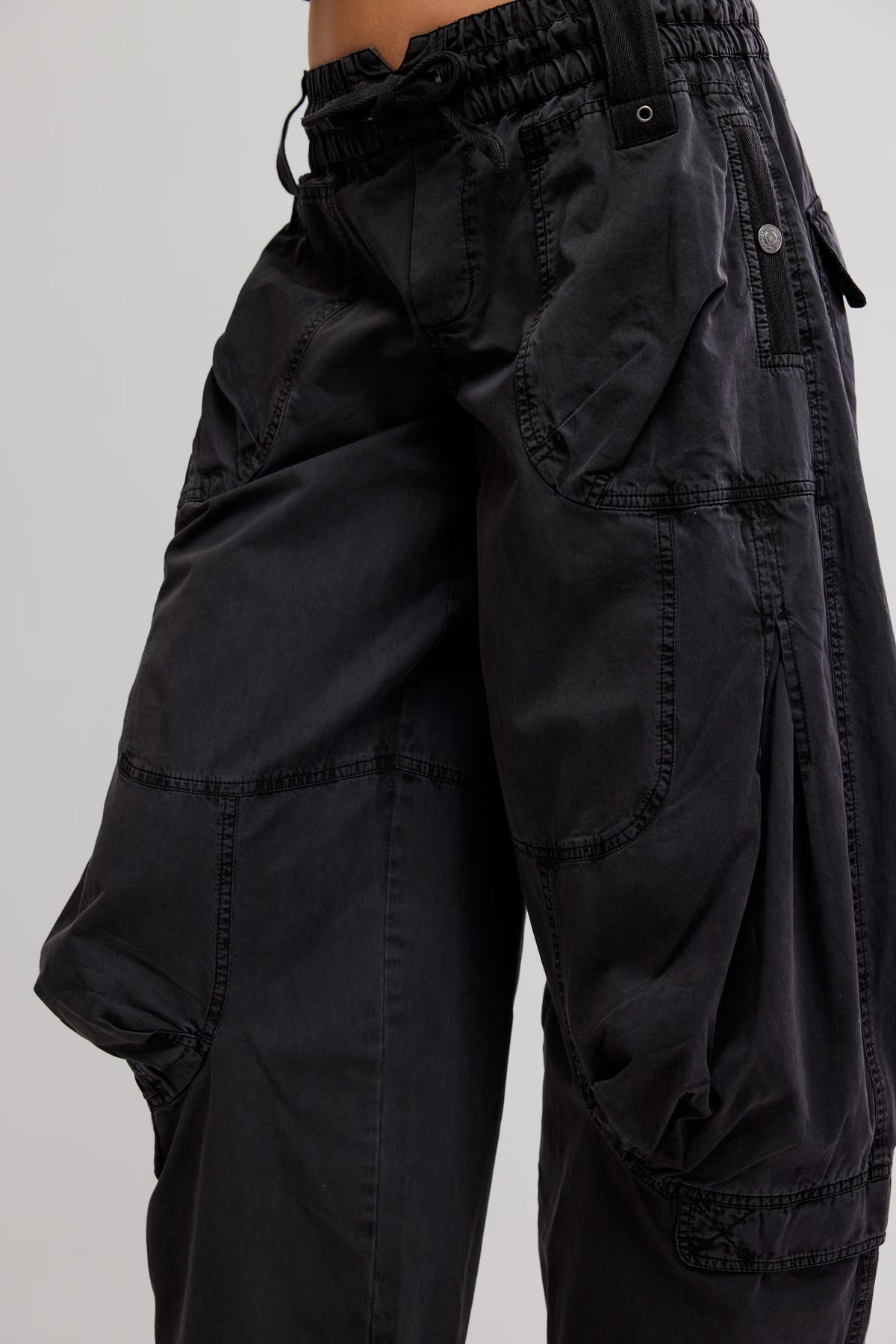 *PRE ORDER* FREE PEOPLE ONSET PARACHUTE PANT - BLACK SAND