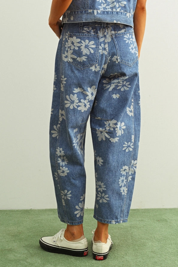 DAISY FLORAL PRINTED BARREL JEANS - MEDIUM WASH