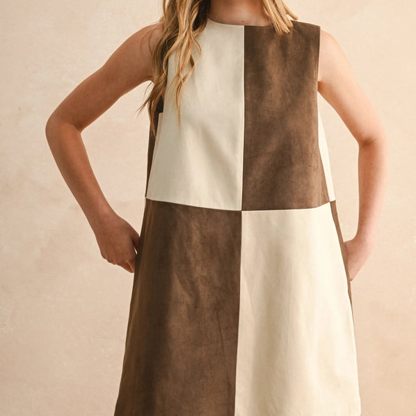 CONTRASTED SHIFT DRESS - BROWN