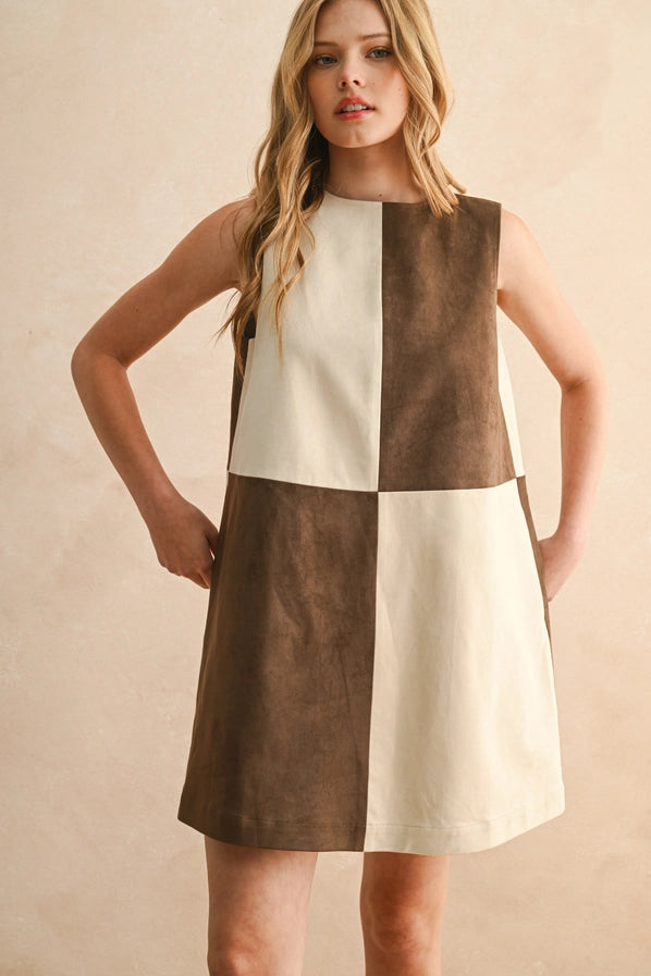 CONTRASTED SHIFT DRESS - BROWN