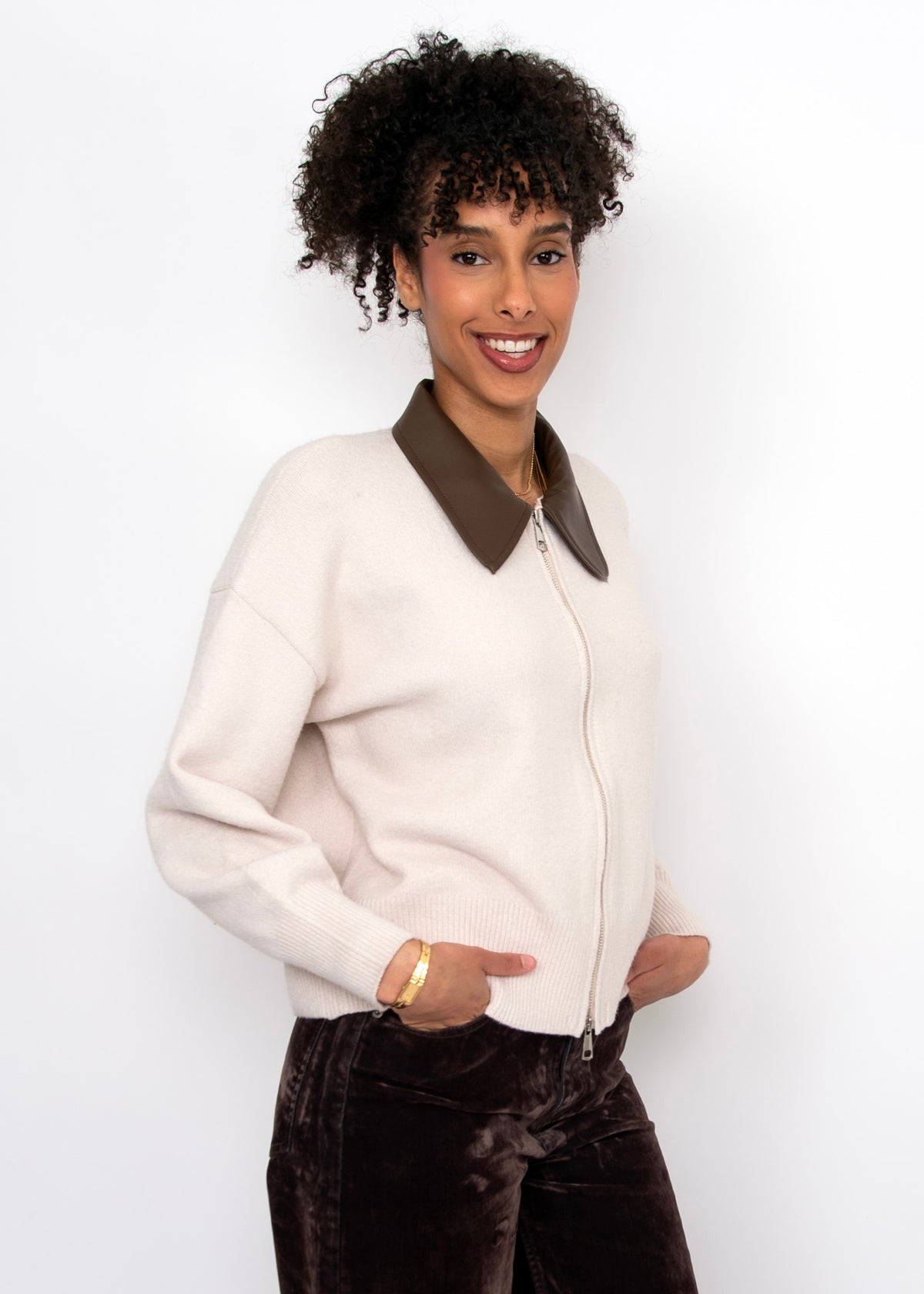 OIA LONG SLEEVE CARDI W CONTRAST COLLAR - CREAM