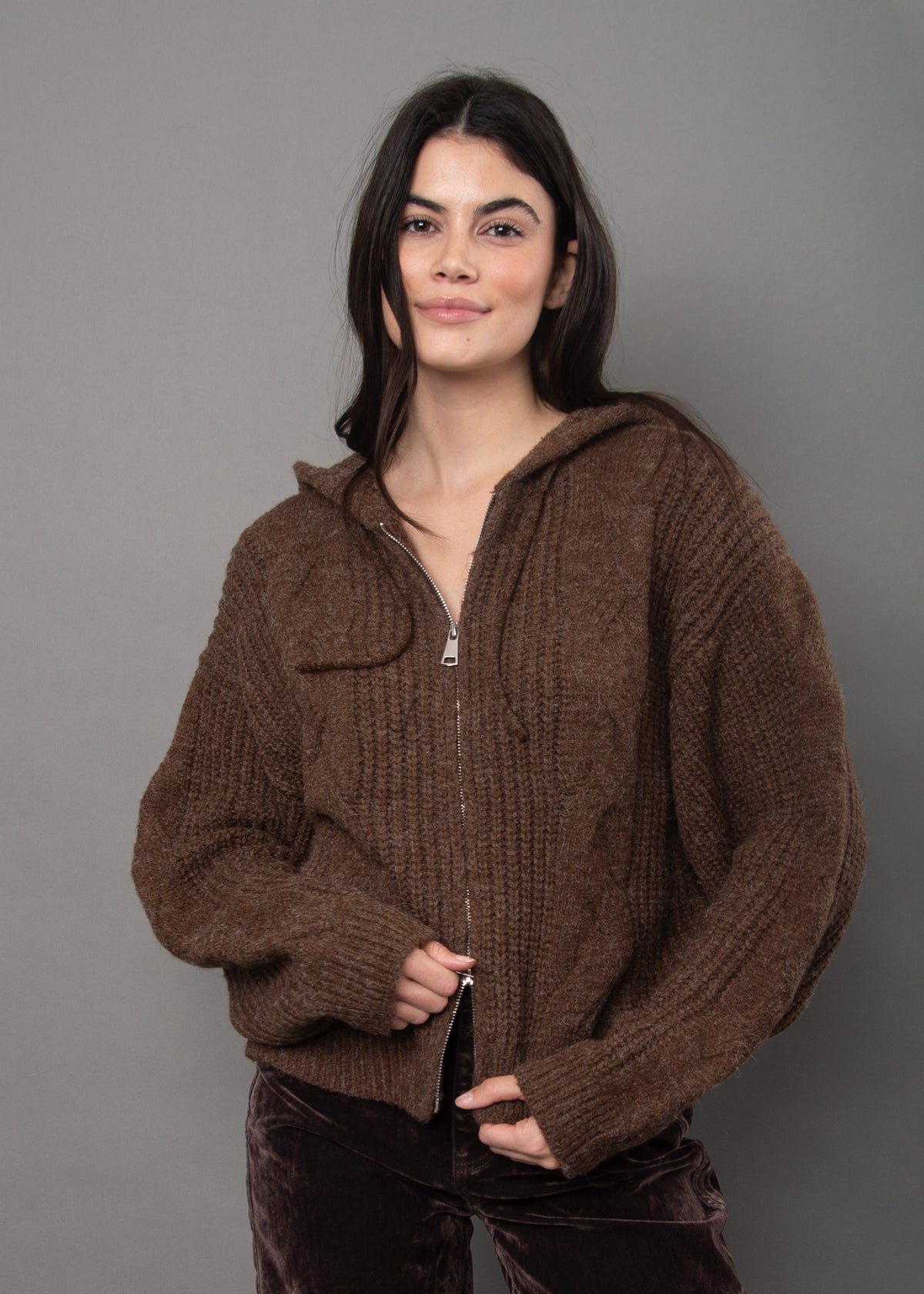 GALLA CABLE KNIT HOODED SWEATER - BROWN