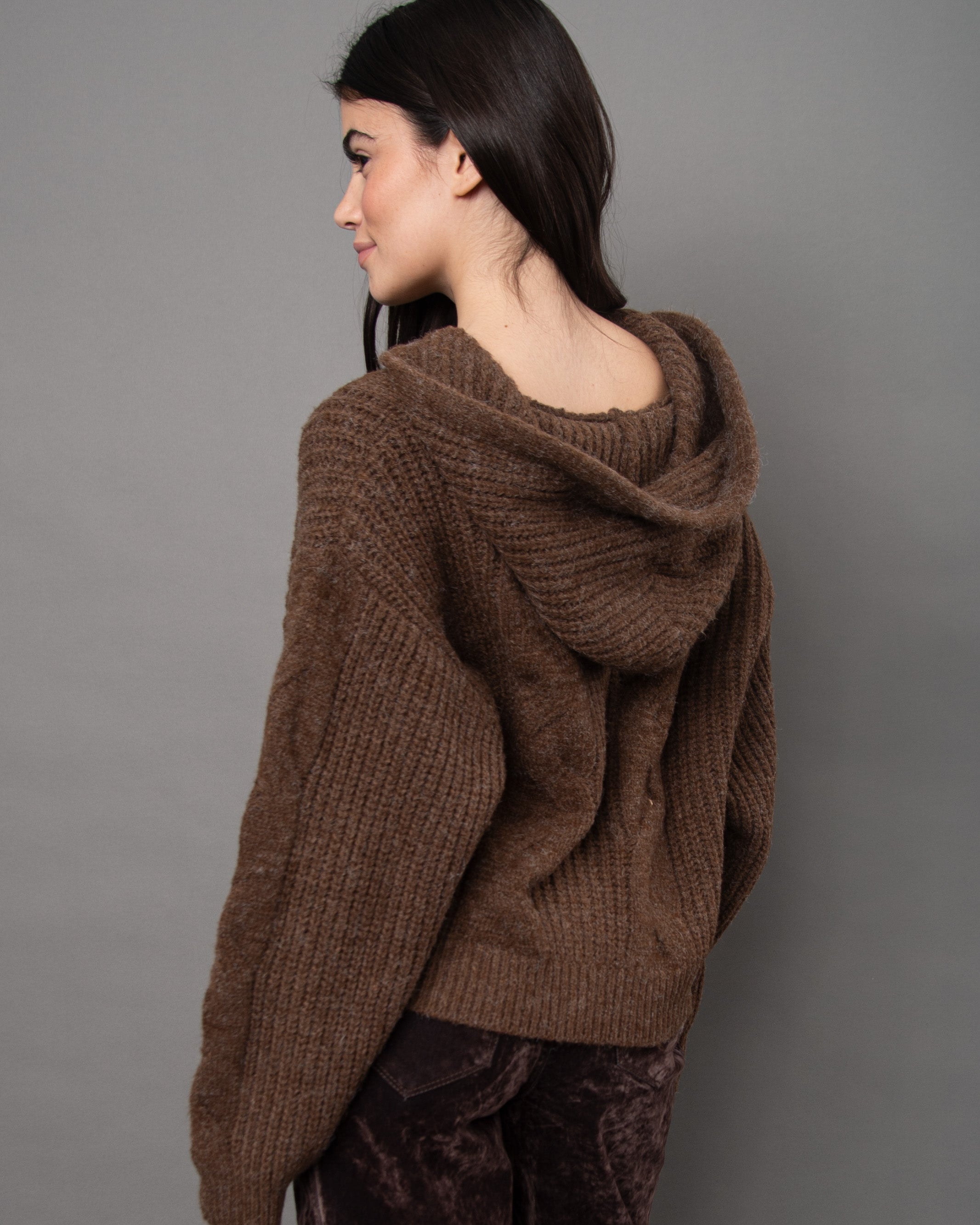 GALLA CABLE KNIT HOODED SWEATER - BROWN