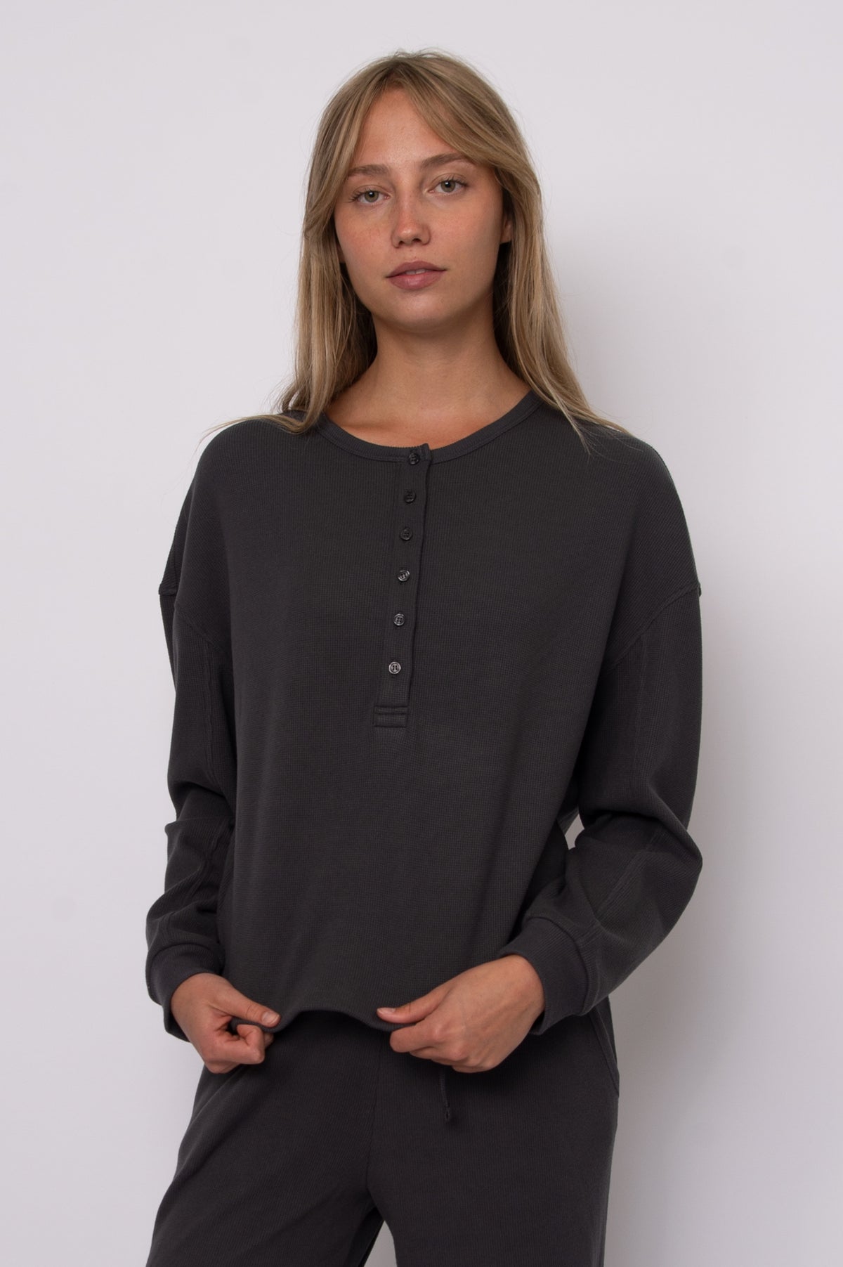 HENRY COZY WAFFLE LS HENLEY TOP - COAL