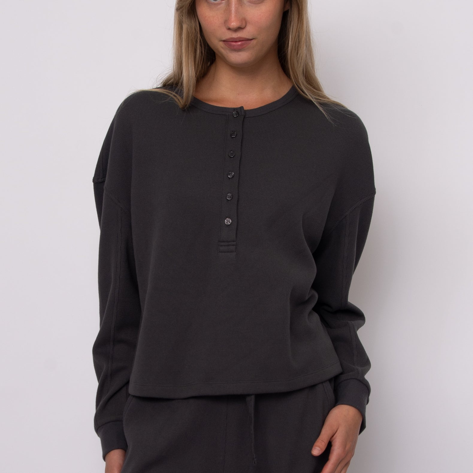 HENRY COZY WAFFLE LS HENLEY TOP - COAL