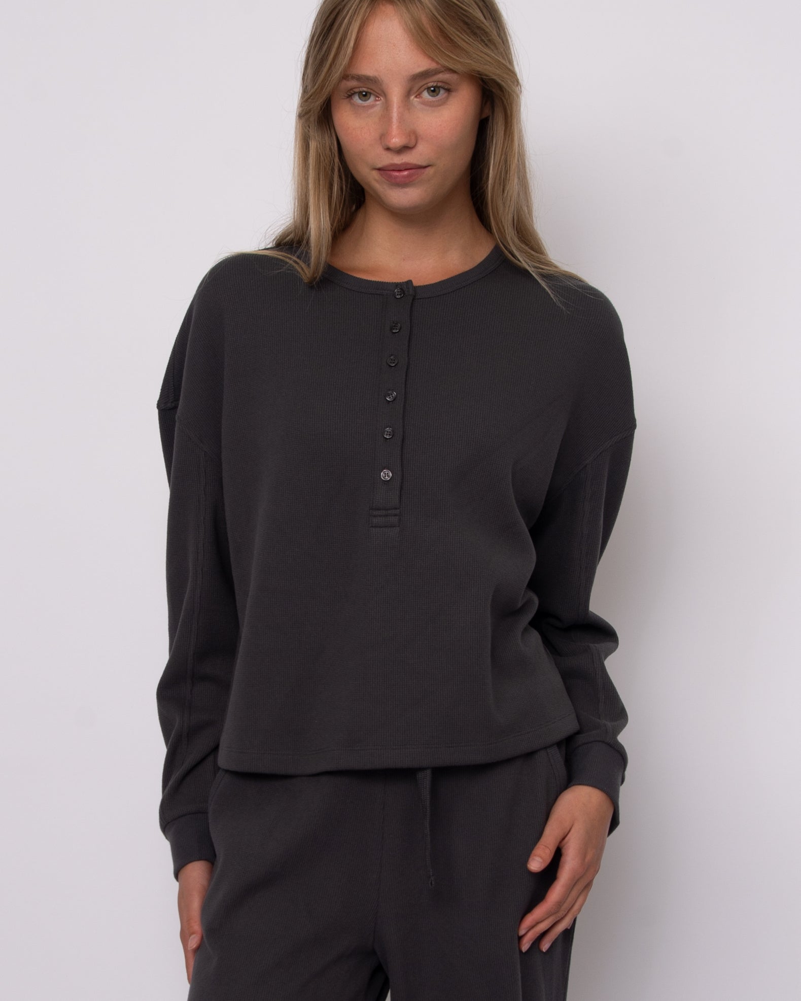 HENRY COZY WAFFLE LS HENLEY TOP - COAL