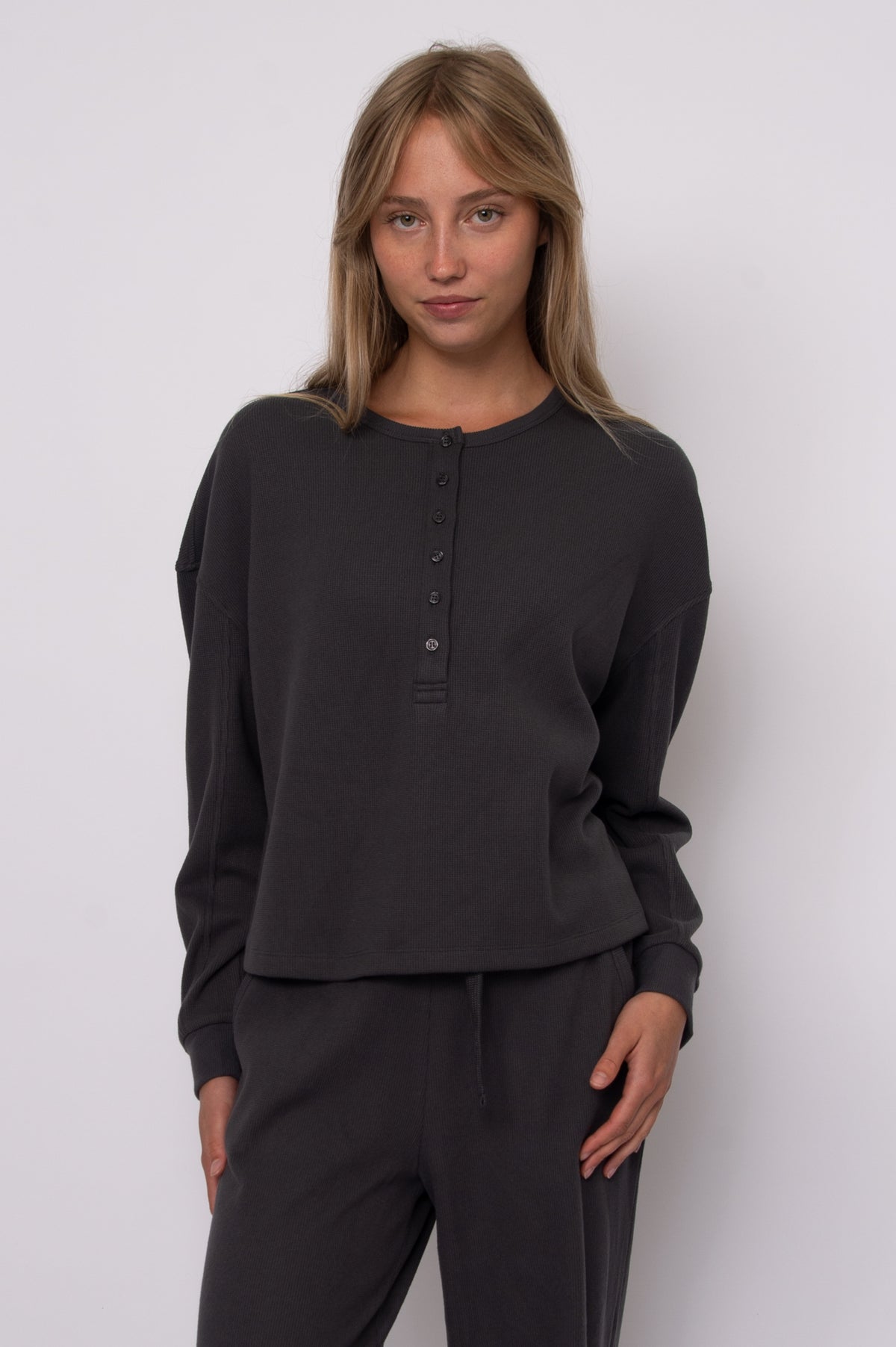 HENRY COZY WAFFLE LS HENLEY TOP - COAL